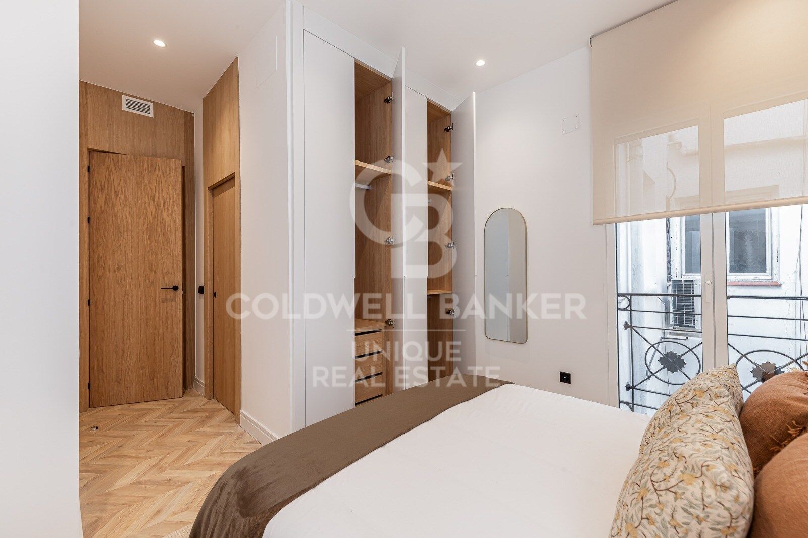 Appartement extérieur rénové avec balcons et parking à Justicia, Madrid