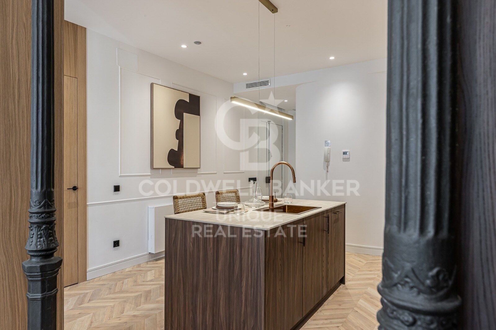 Appartement extérieur rénové avec balcons et parking à Justicia, Madrid