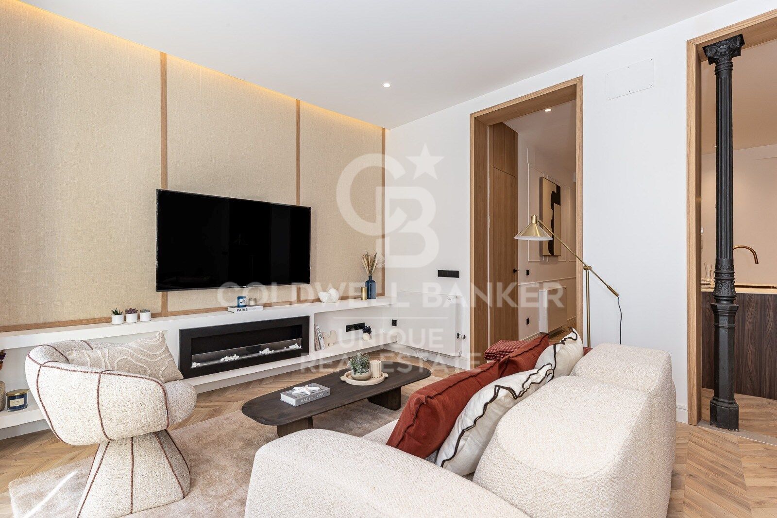 Appartement extérieur rénové avec balcons et parking à Justicia, Madrid