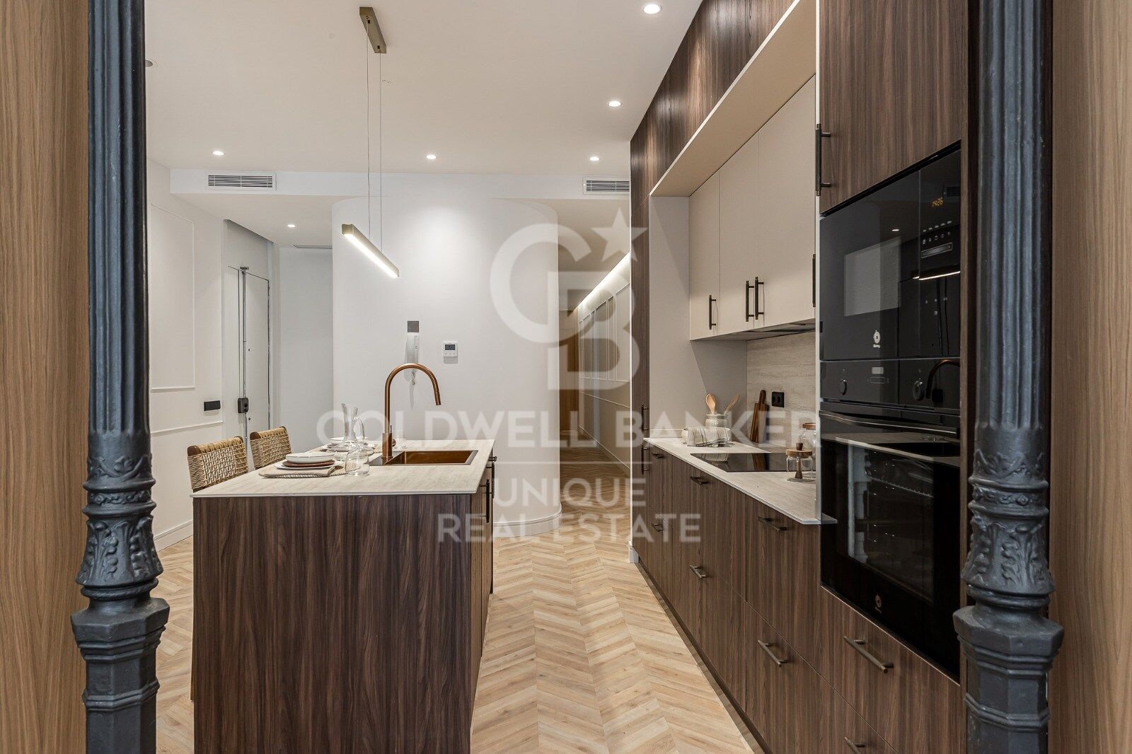 Appartement extérieur rénové avec balcons et parking à Justicia, Madrid