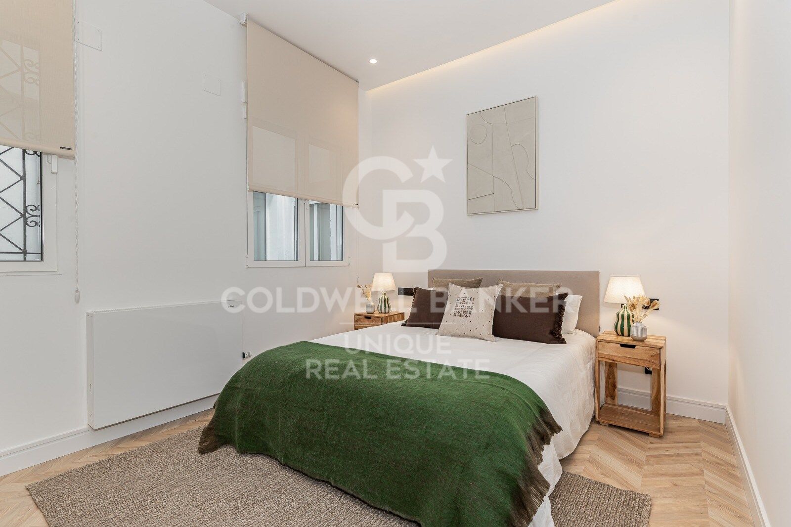 Appartement extérieur rénové avec balcons et parking à Justicia, Madrid