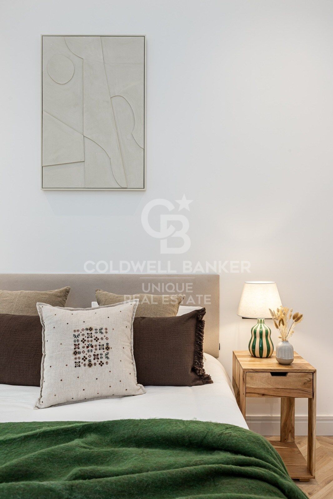 Appartement extérieur rénové avec balcons et parking à Justicia, Madrid