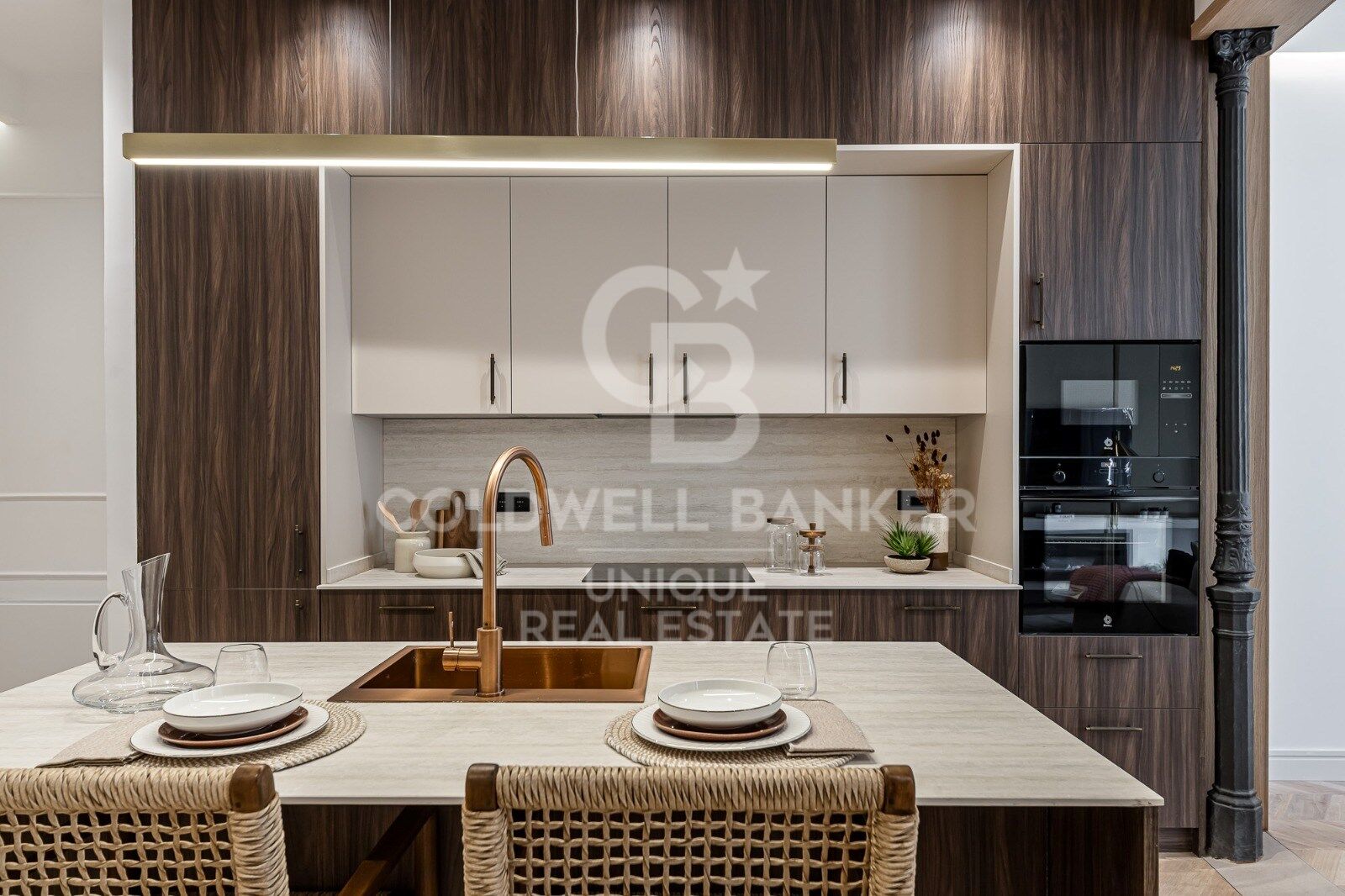 Appartement extérieur rénové avec balcons et parking à Justicia, Madrid