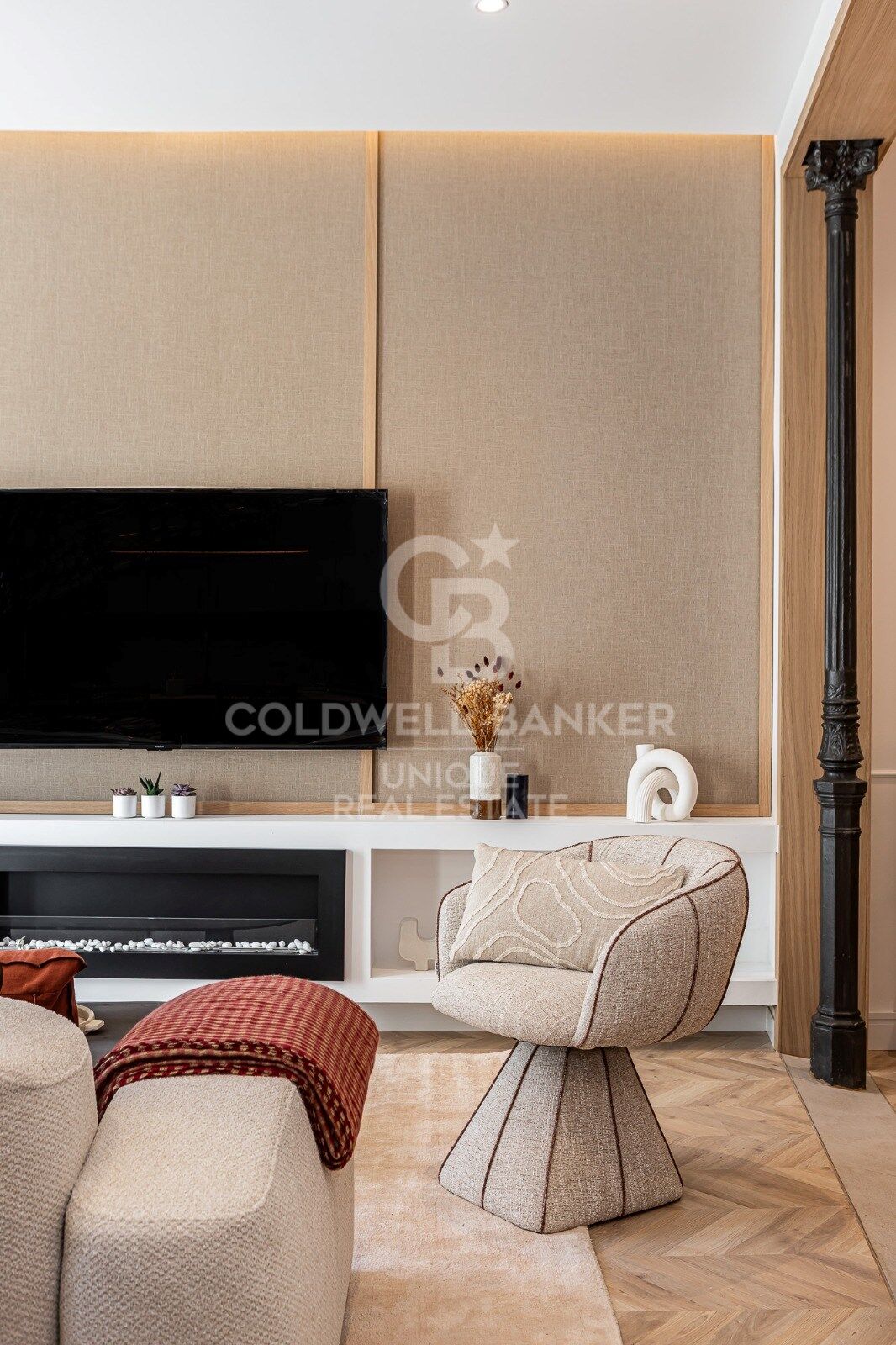 Renovierte mit Balkonen und Garage in Justicia, Madrid