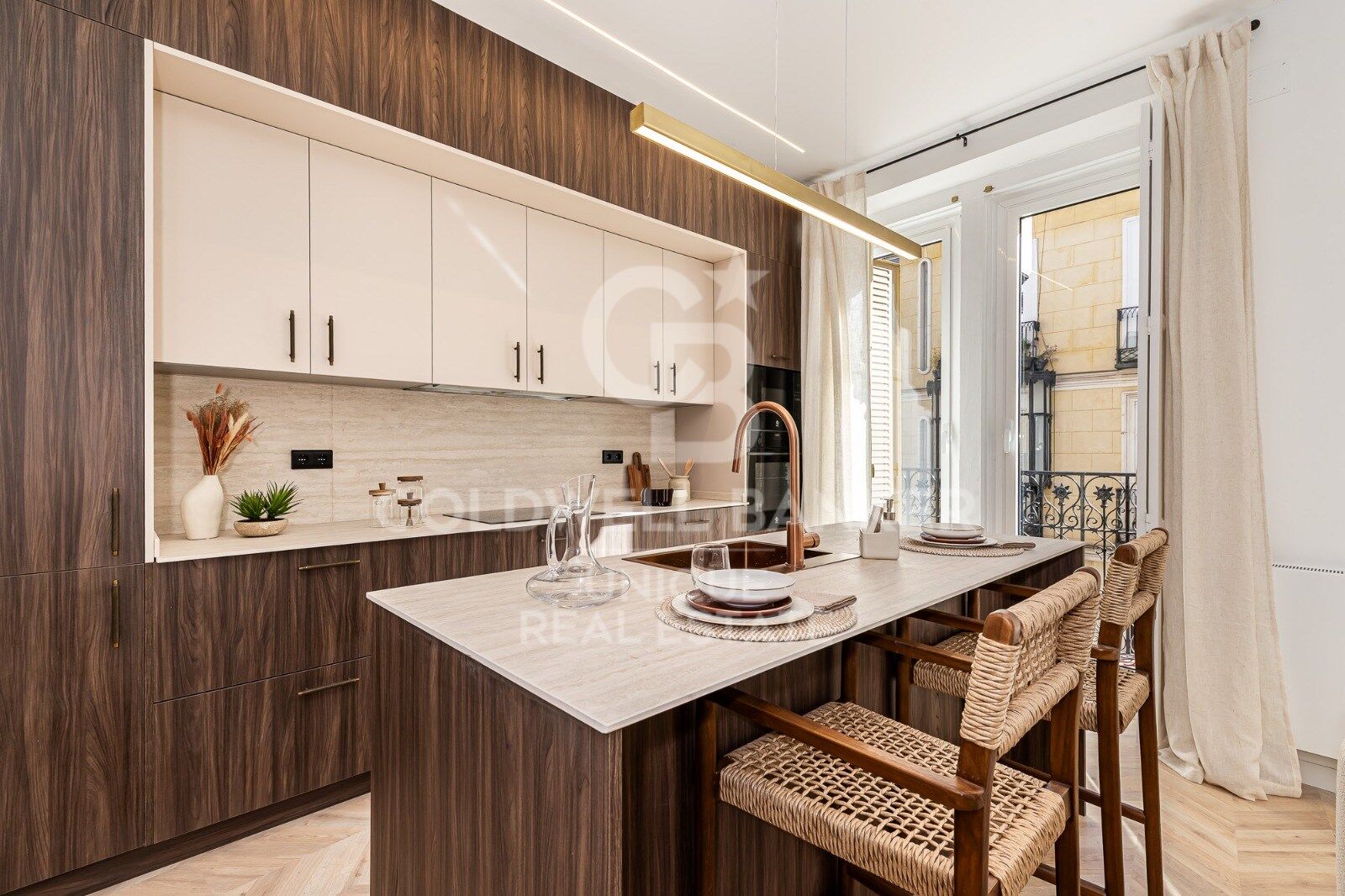 Renovierte mit Balkonen und Garage in Justicia, Madrid