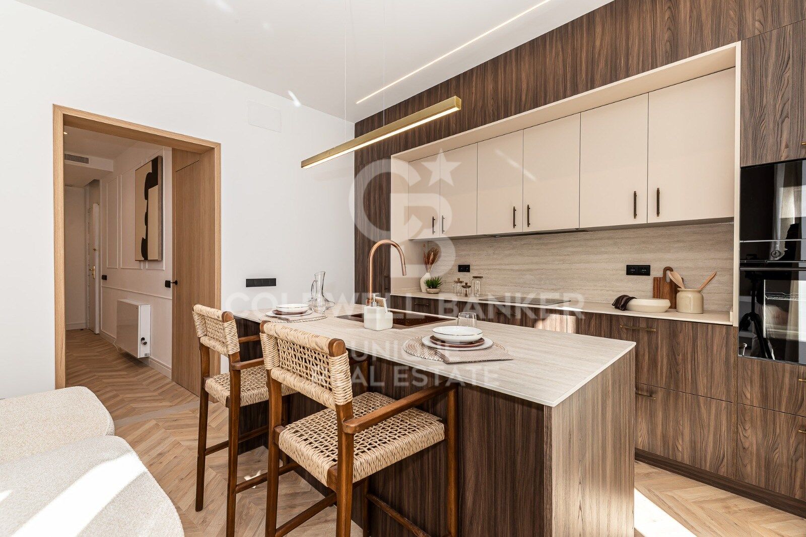 Renovierte mit Balkonen und Garage in Justicia, Madrid