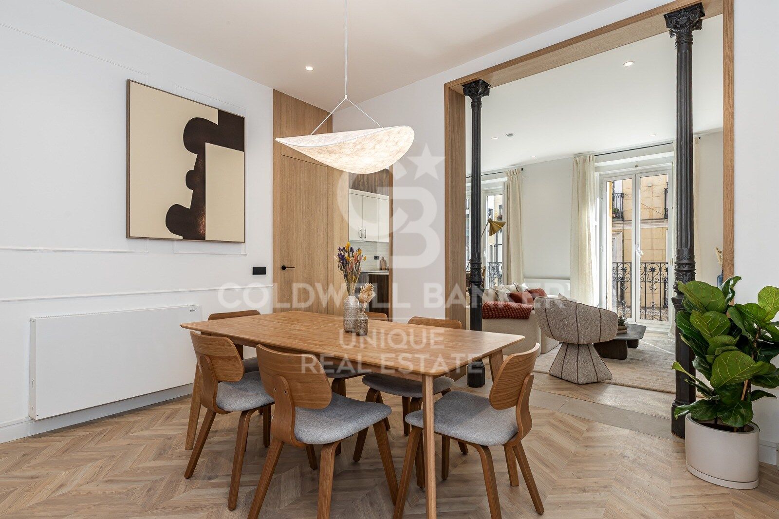 Renovierte mit Balkonen und Garage in Justicia, Madrid