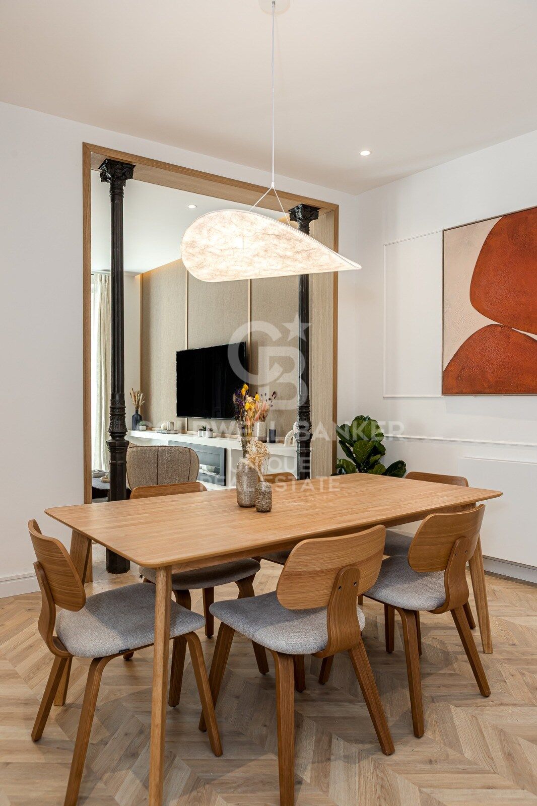 Renovierte mit Balkonen und Garage in Justicia, Madrid