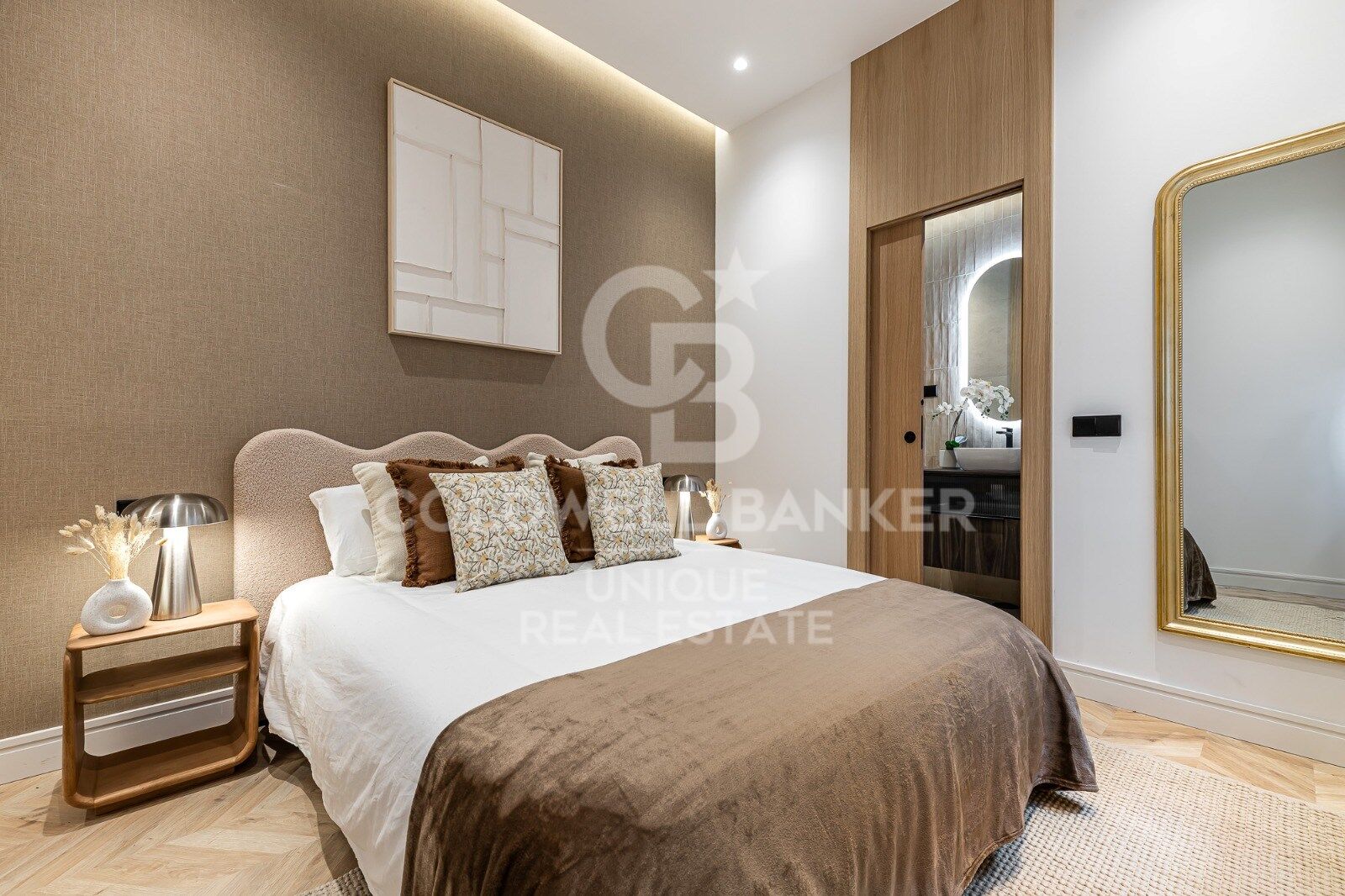 Renovierte mit Balkonen und Garage in Justicia, Madrid