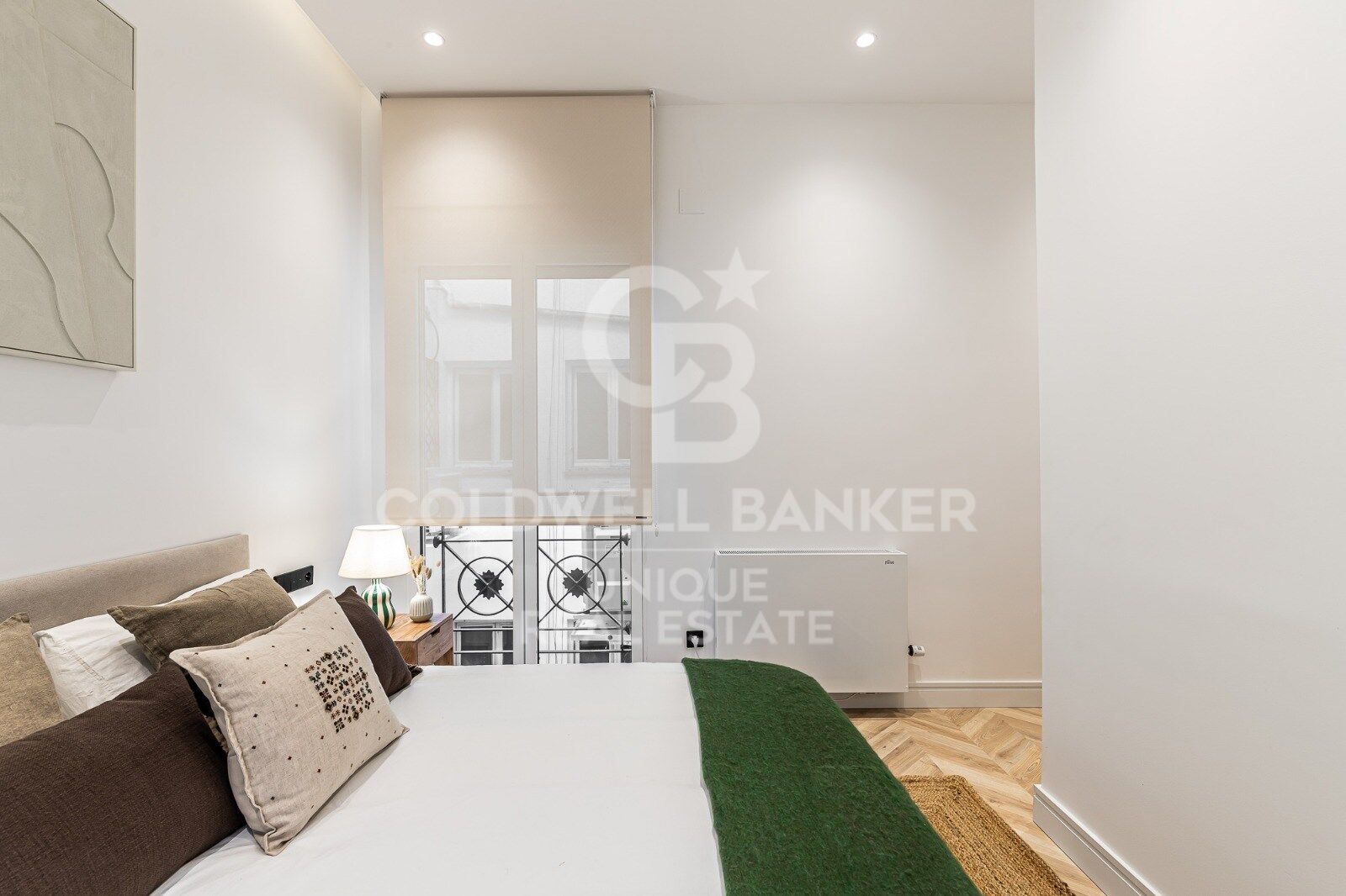 Renovierte mit Balkonen und Garage in Justicia, Madrid