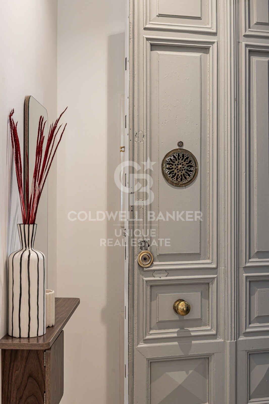 Renovierte mit Balkonen und Garage in Justicia, Madrid