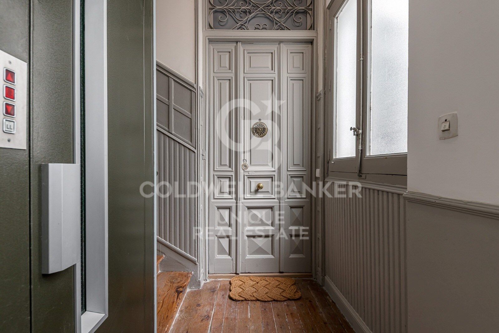 Renovierte mit Balkonen und Garage in Justicia, Madrid