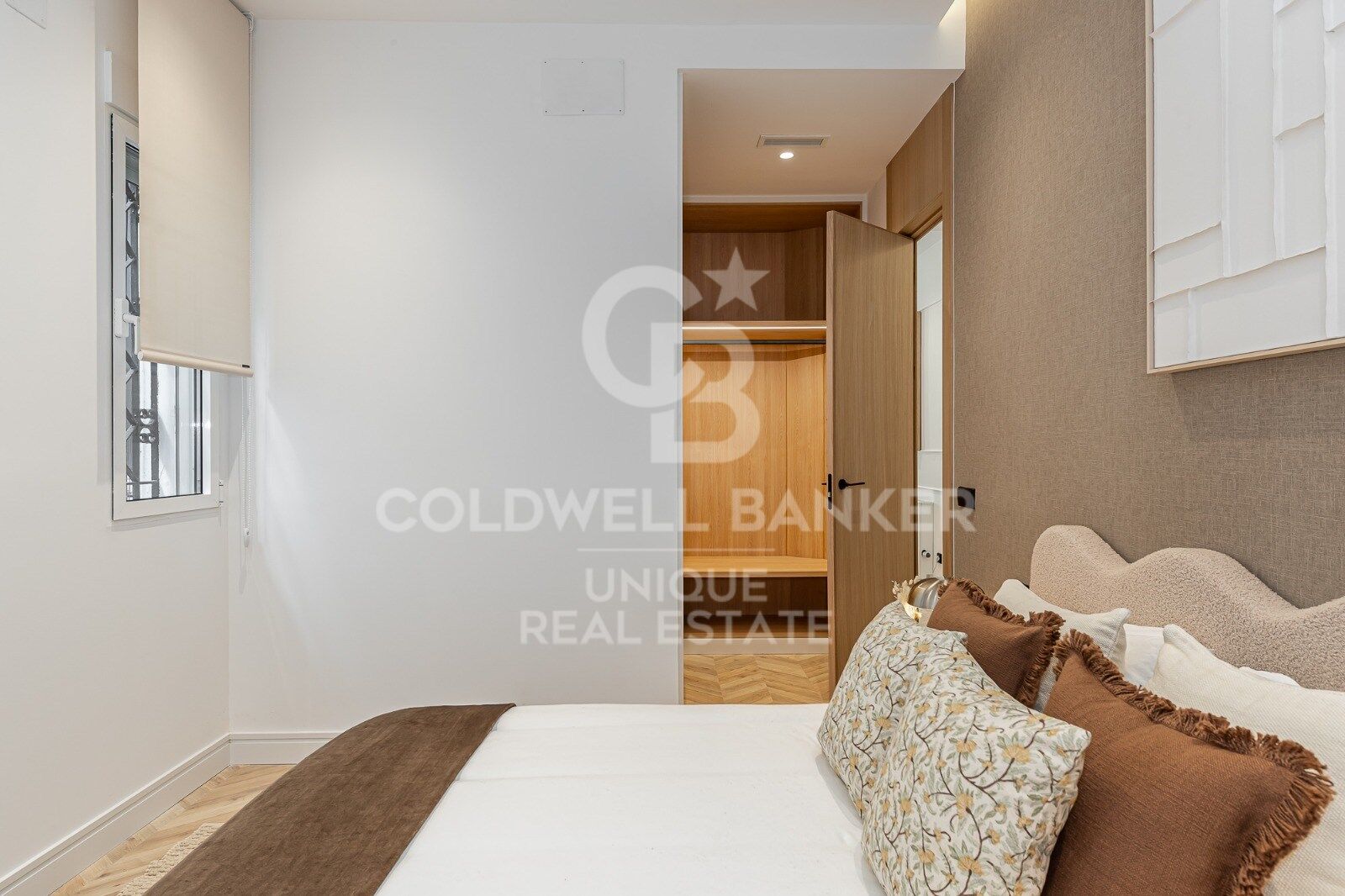 Renovierte mit Balkonen und Garage in Justicia, Madrid