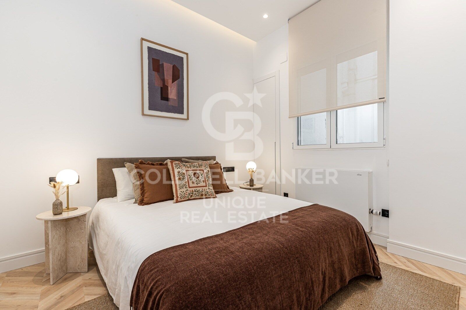 Appartement extérieur rénové avec balcons et parking à Justicia, Madrid