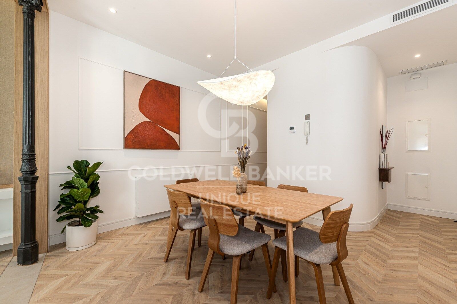 Renovierte mit Balkonen und Garage in Justicia, Madrid