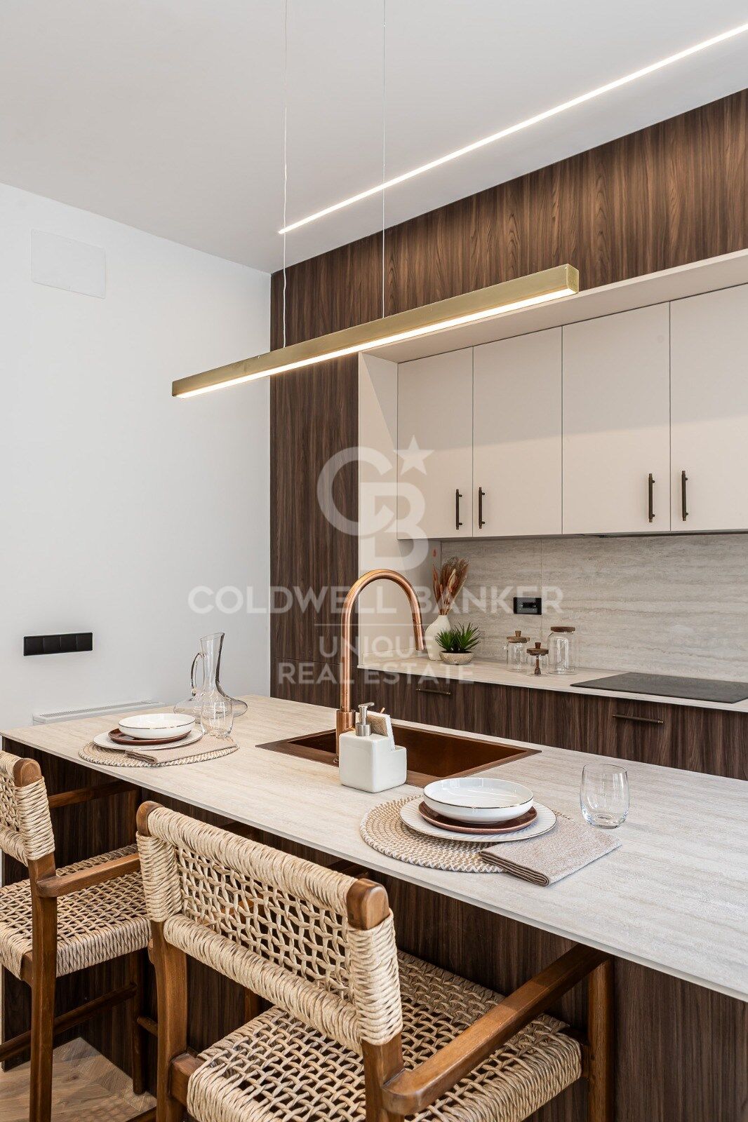 Appartement extérieur rénové avec balcons et parking à Justicia, Madrid