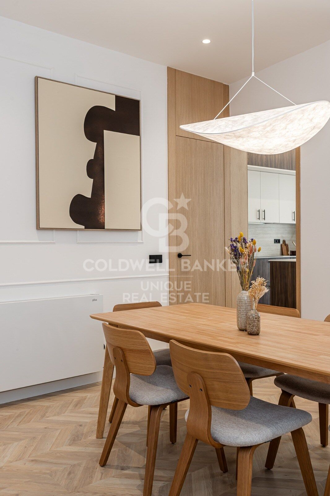 Appartement extérieur rénové avec balcons et parking à Justicia, Madrid