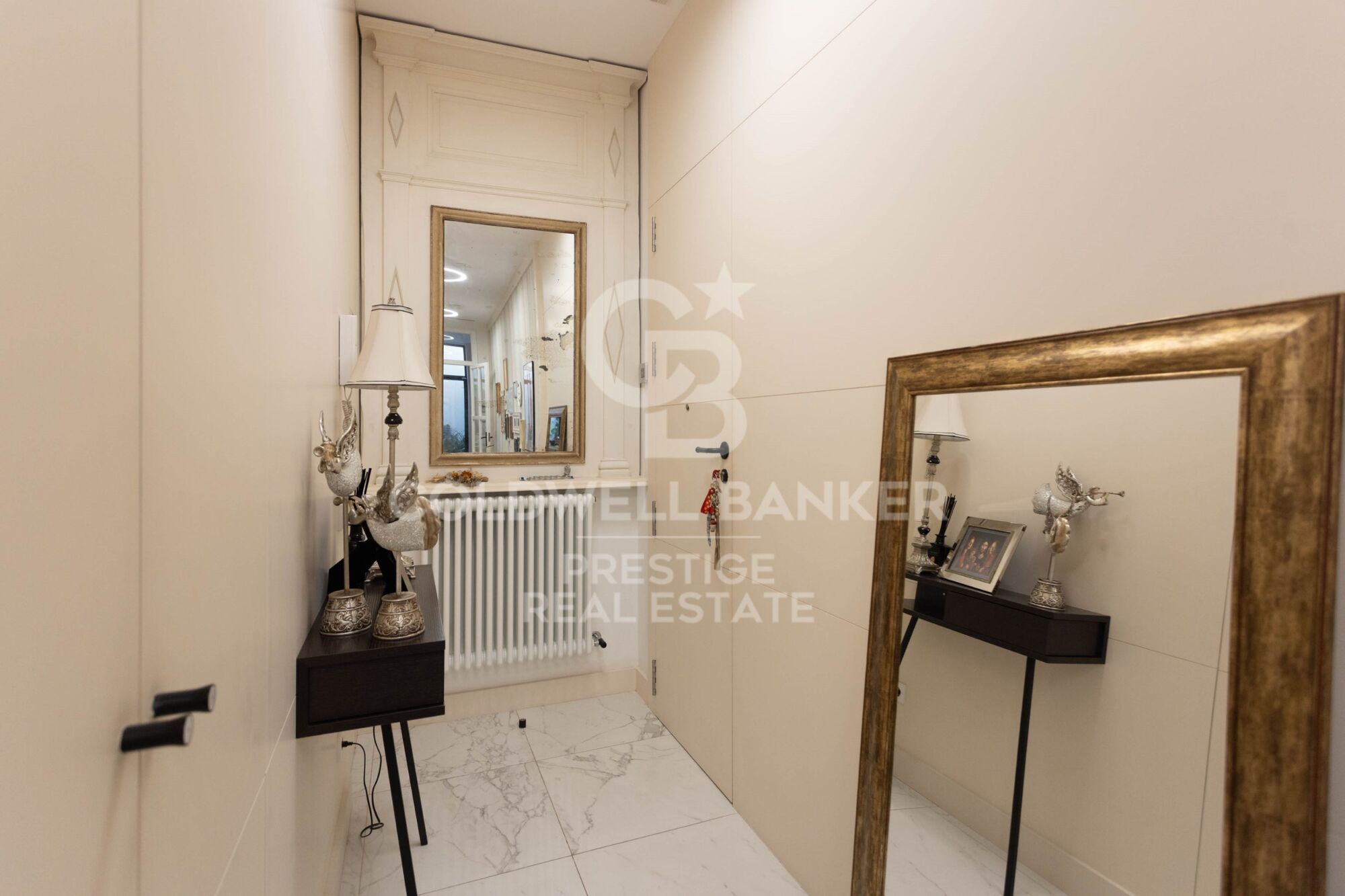 Duplex for Sale with Terrace Just Steps from the Sagrada Família