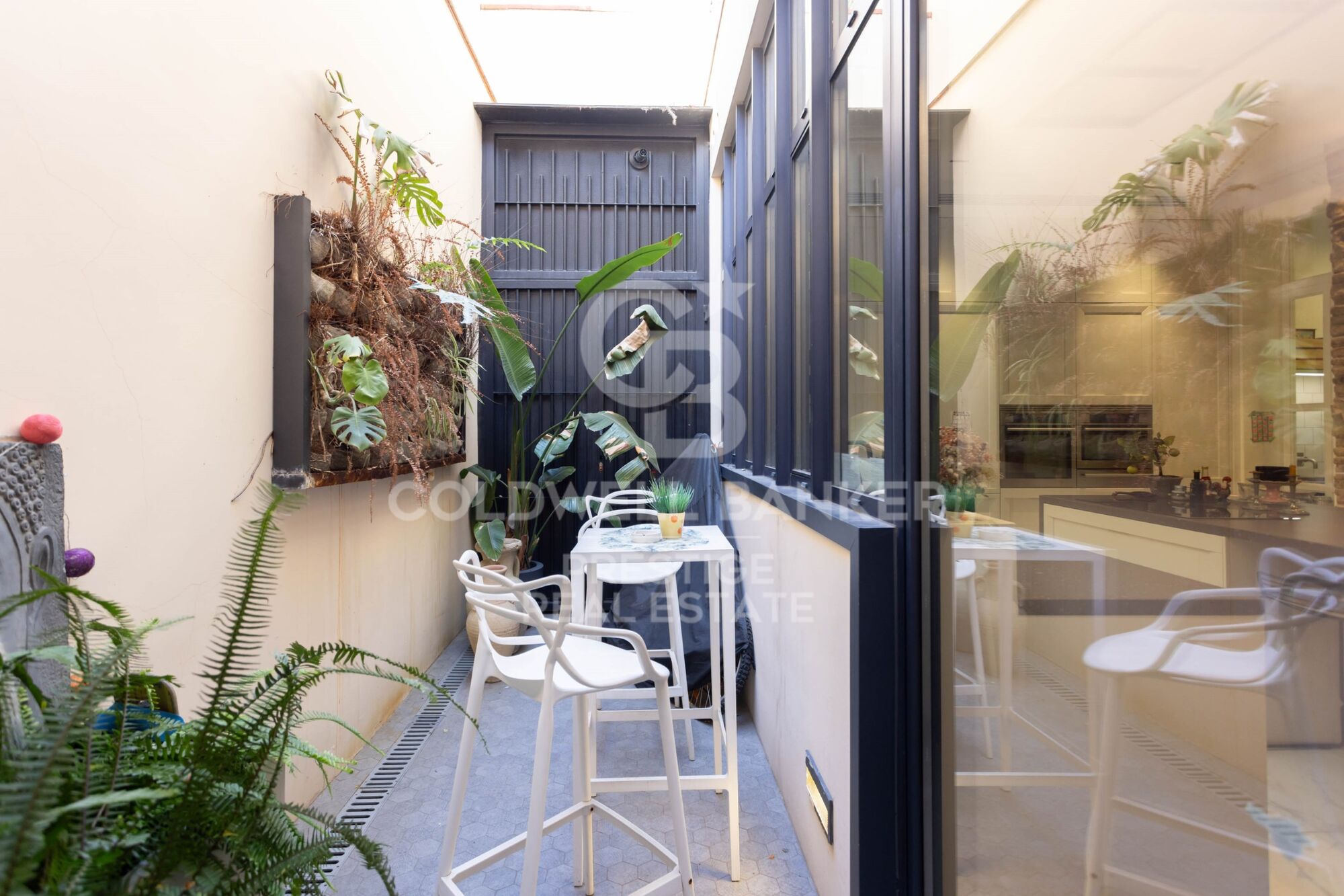 Dachgeschosswohnung mit Terrasse zum Verkauf, nur wenige Schritte von der Sagrada Família entfernt