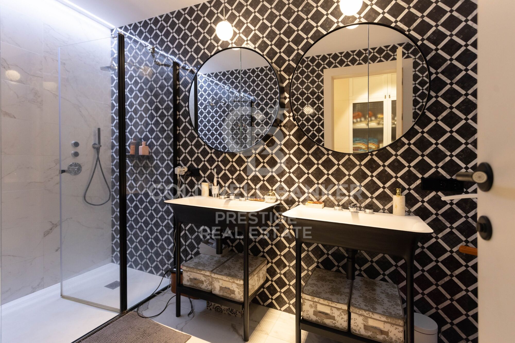 Duplex for Sale with Terrace Just Steps from the Sagrada Família