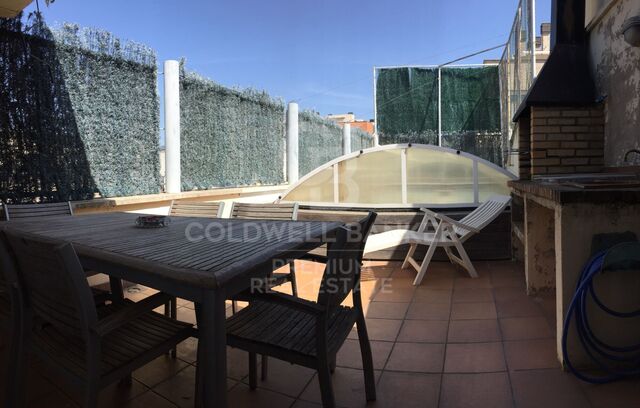 Spacious corner house in Ca N'Aurell, next to the Parc de Sant Jordi