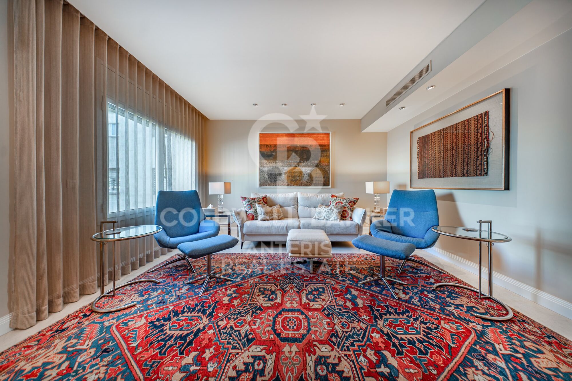 Exclusive renovated property in Eixample Derecho district