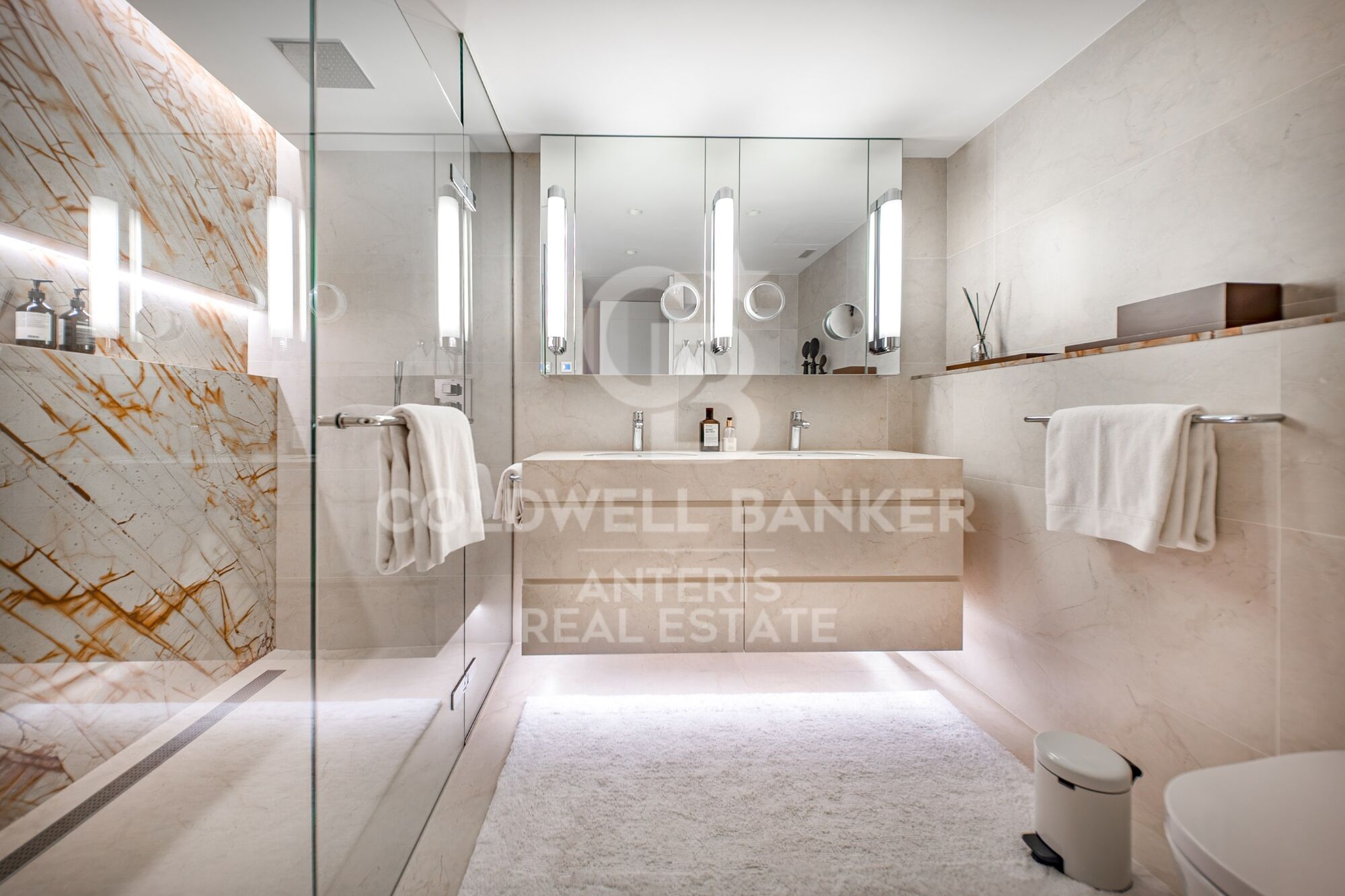 Exclusive renovated property in Eixample Derecho district