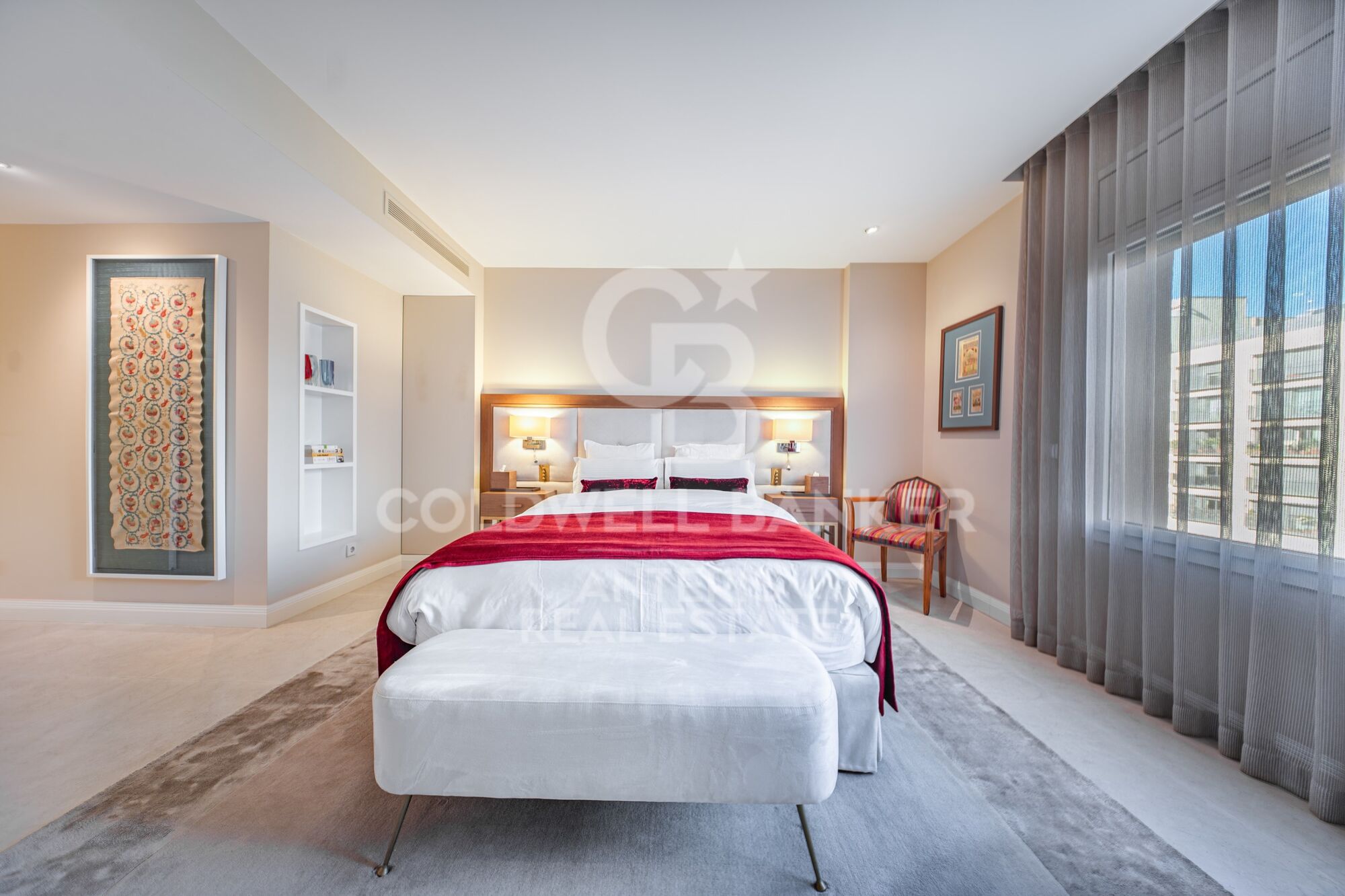 Exclusive renovated property in Eixample Derecho district