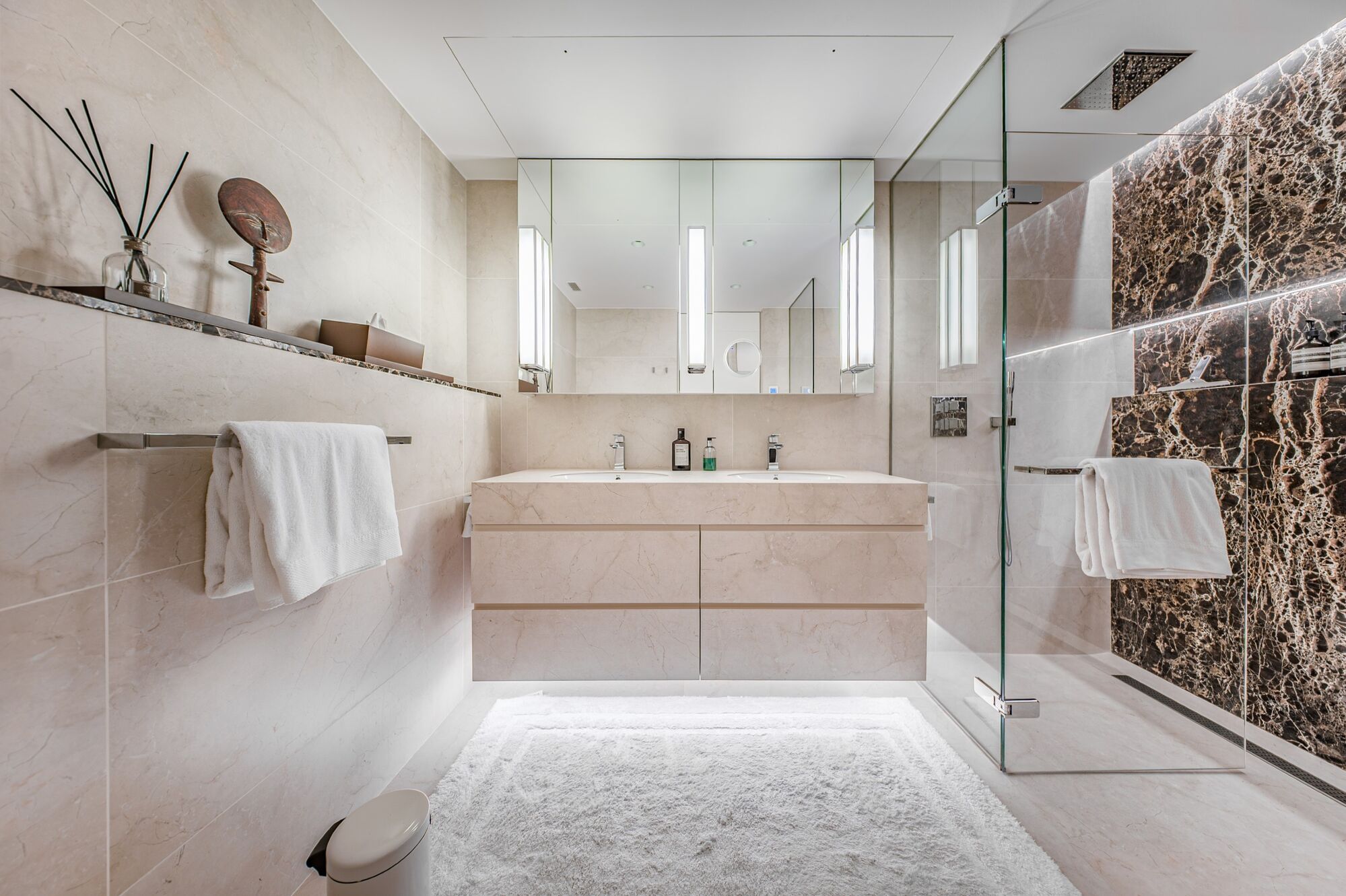 Exclusive renovated property in Eixample Derecho district