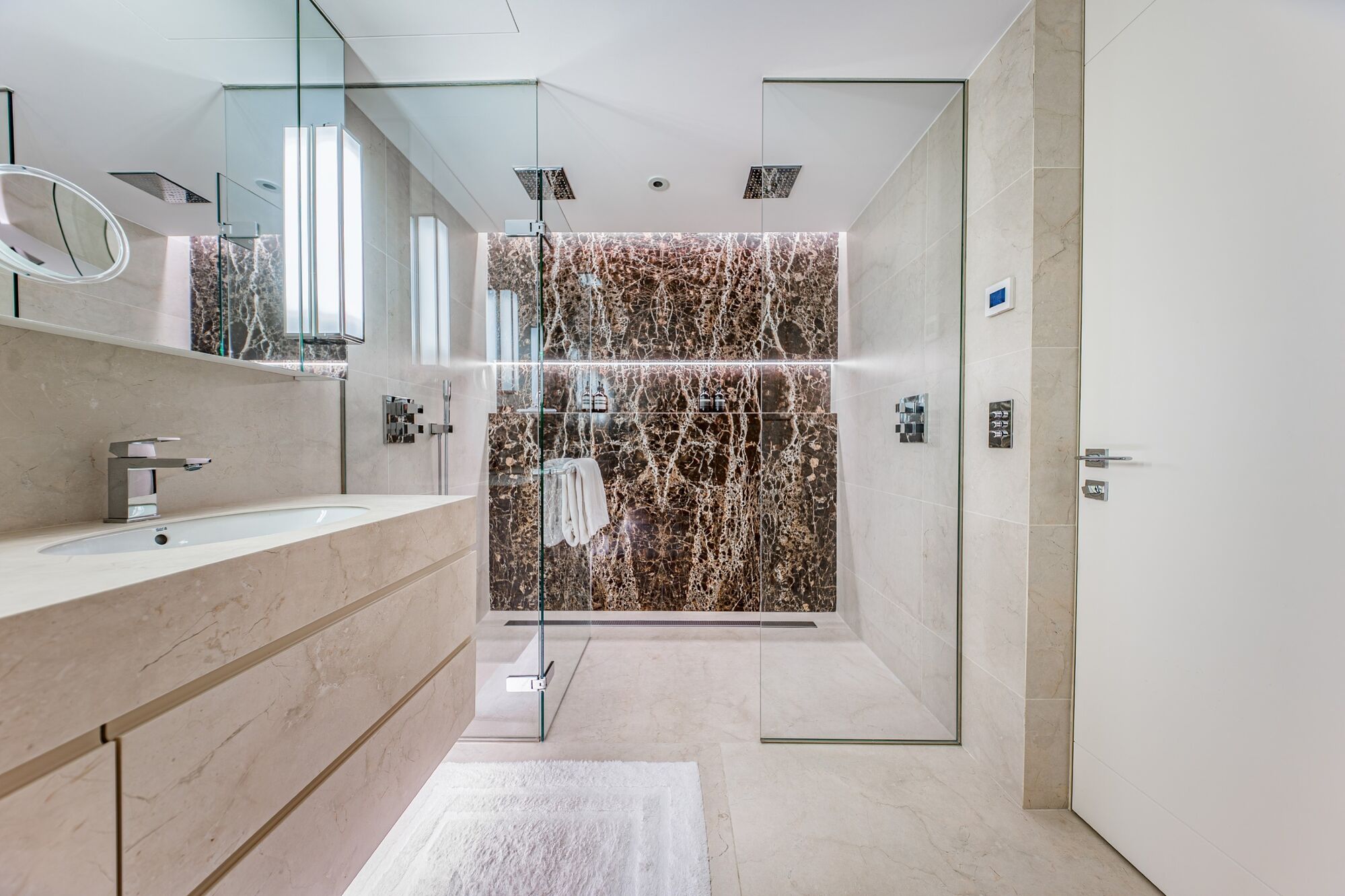 Exclusive renovated property in Eixample Derecho district