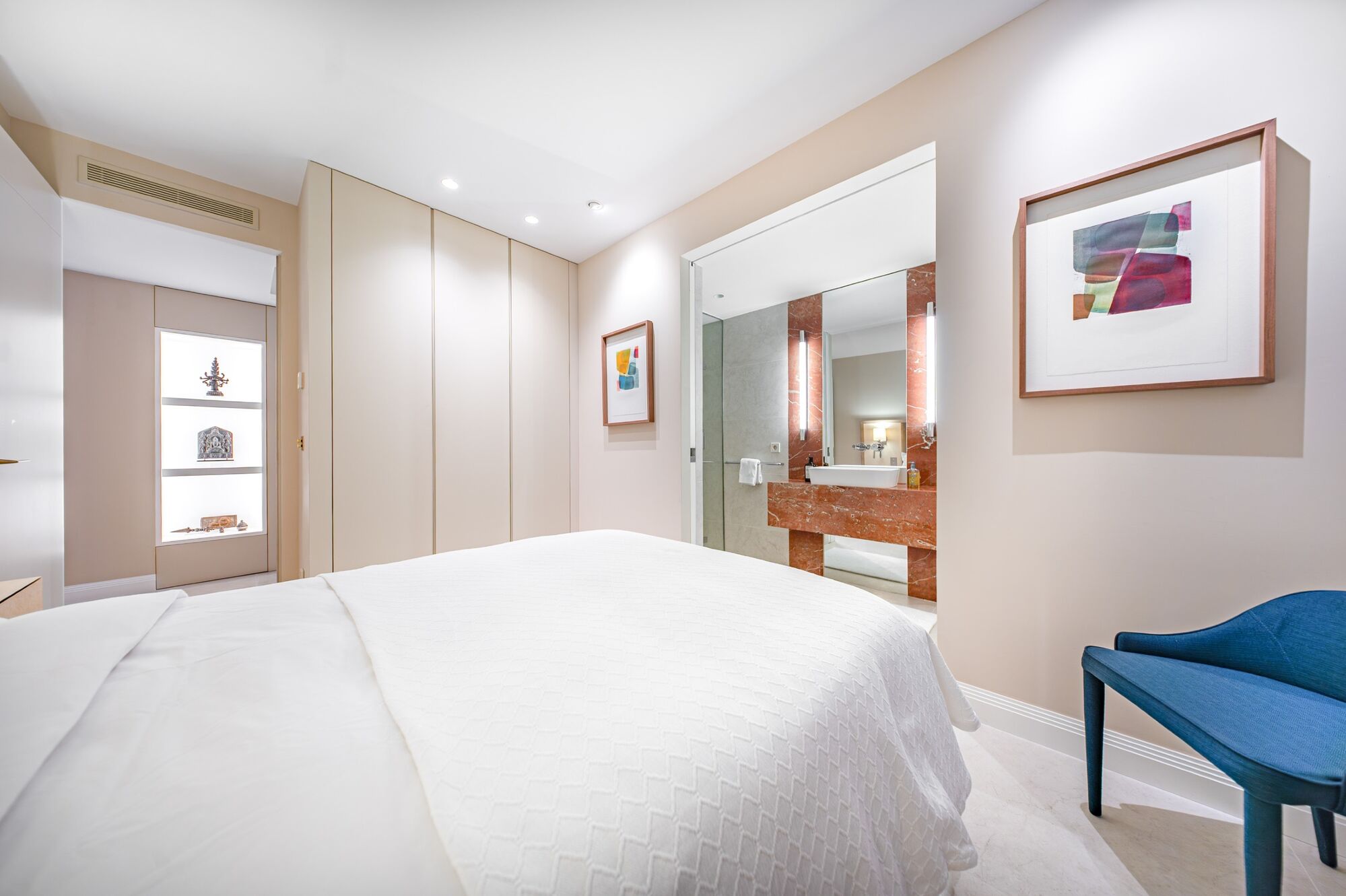 Exclusive renovated property in Eixample Derecho district