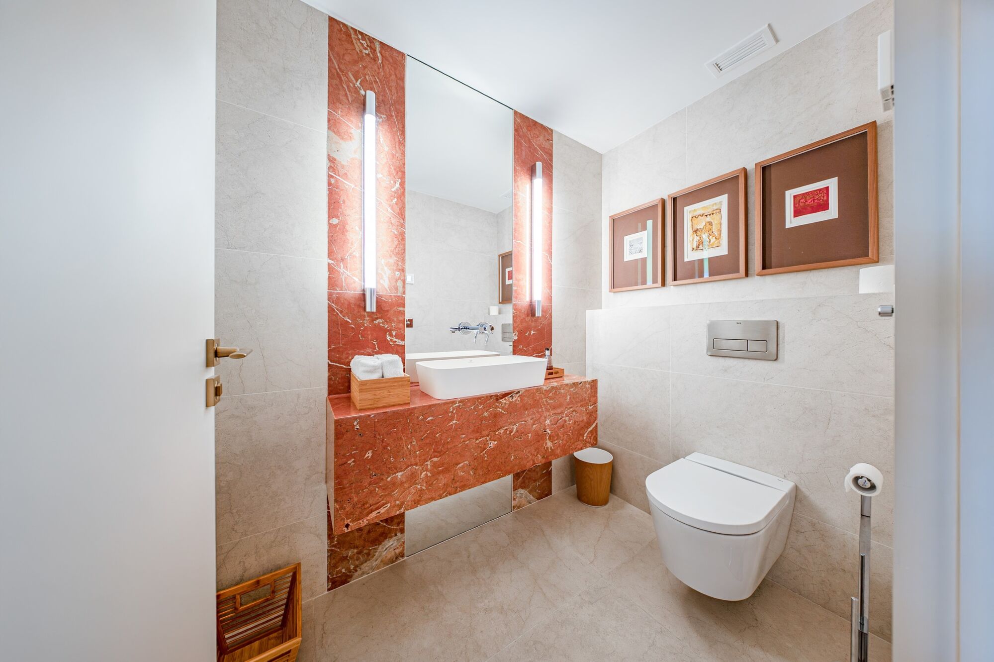 Exclusive renovated property in Eixample Derecho district