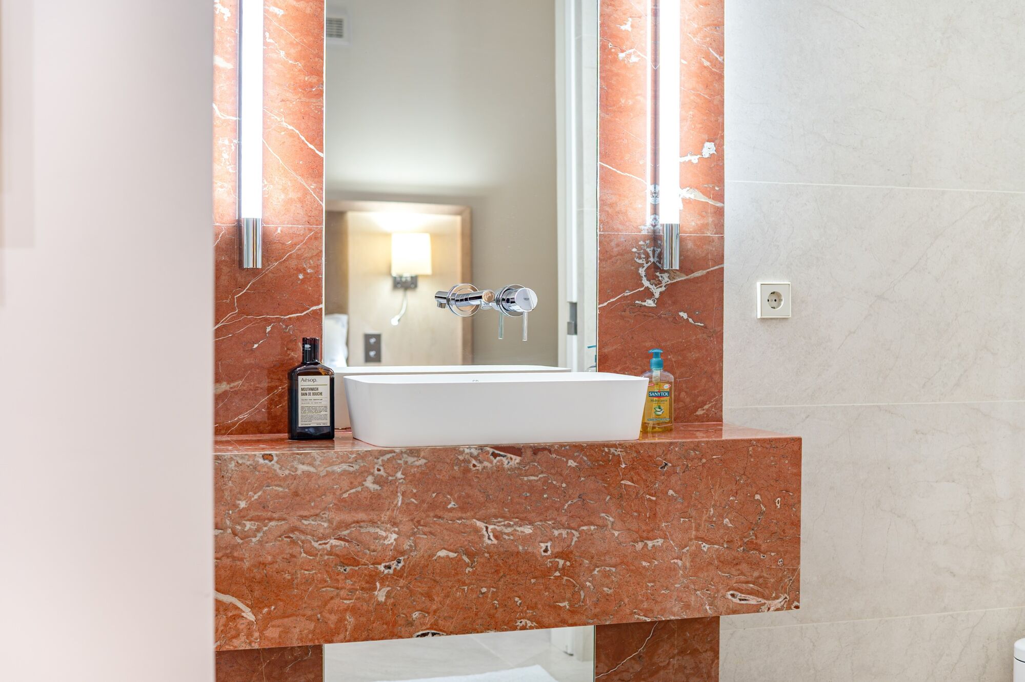 Exclusive renovated property in Eixample Derecho district