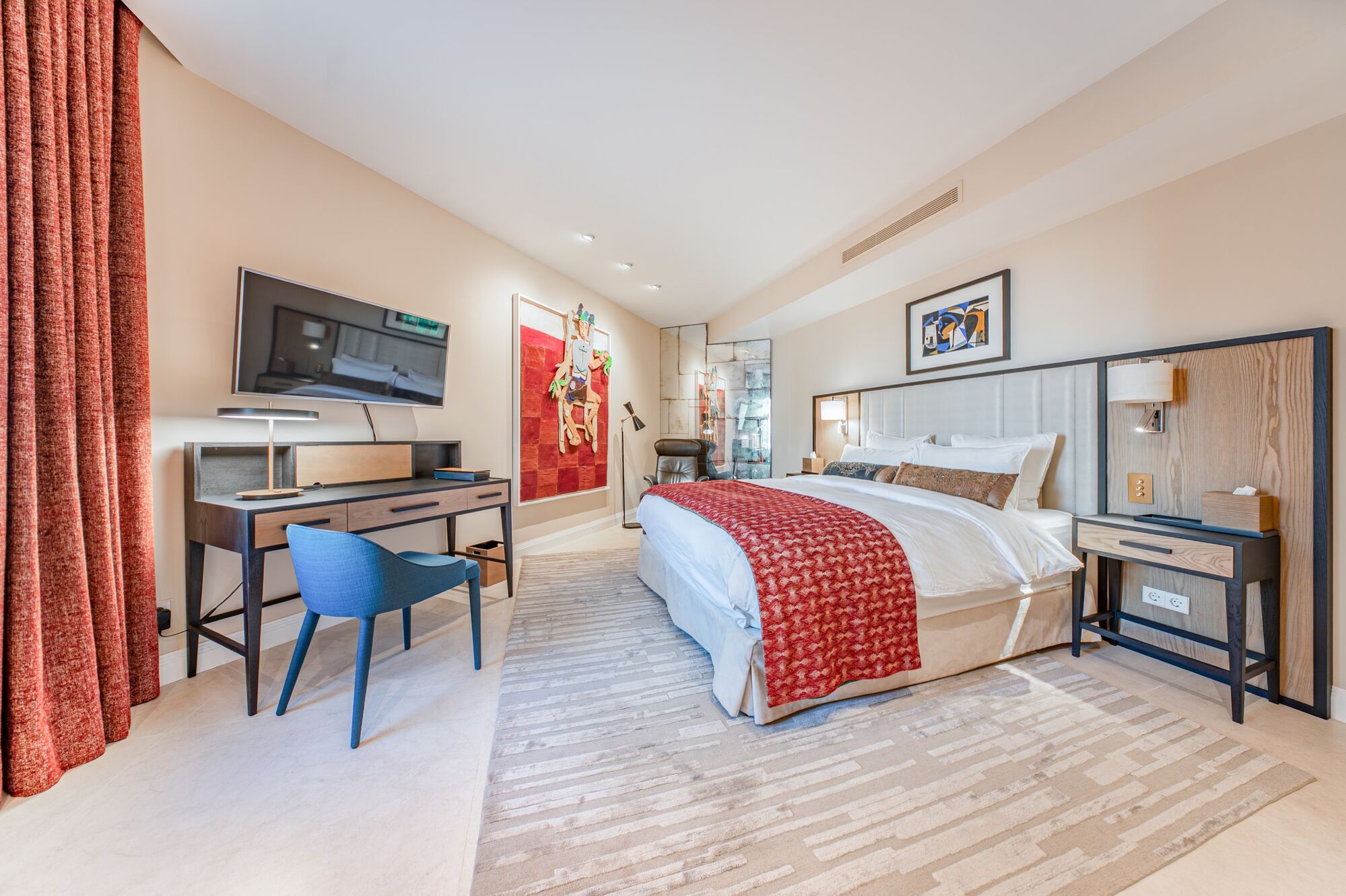 Exclusive renovated property in Eixample Derecho district