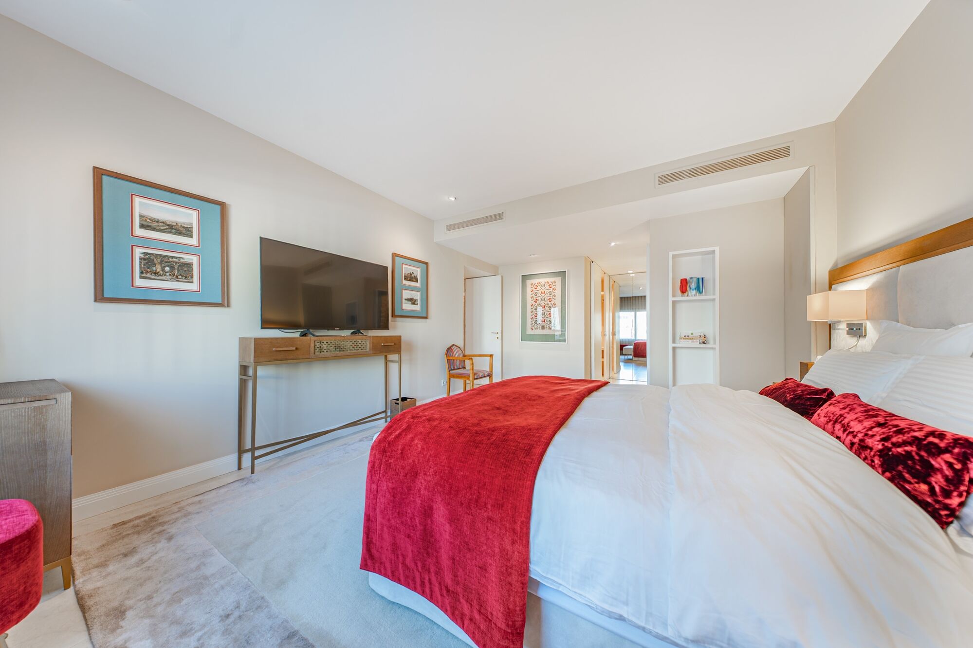 Exclusive renovated property in Eixample Derecho district