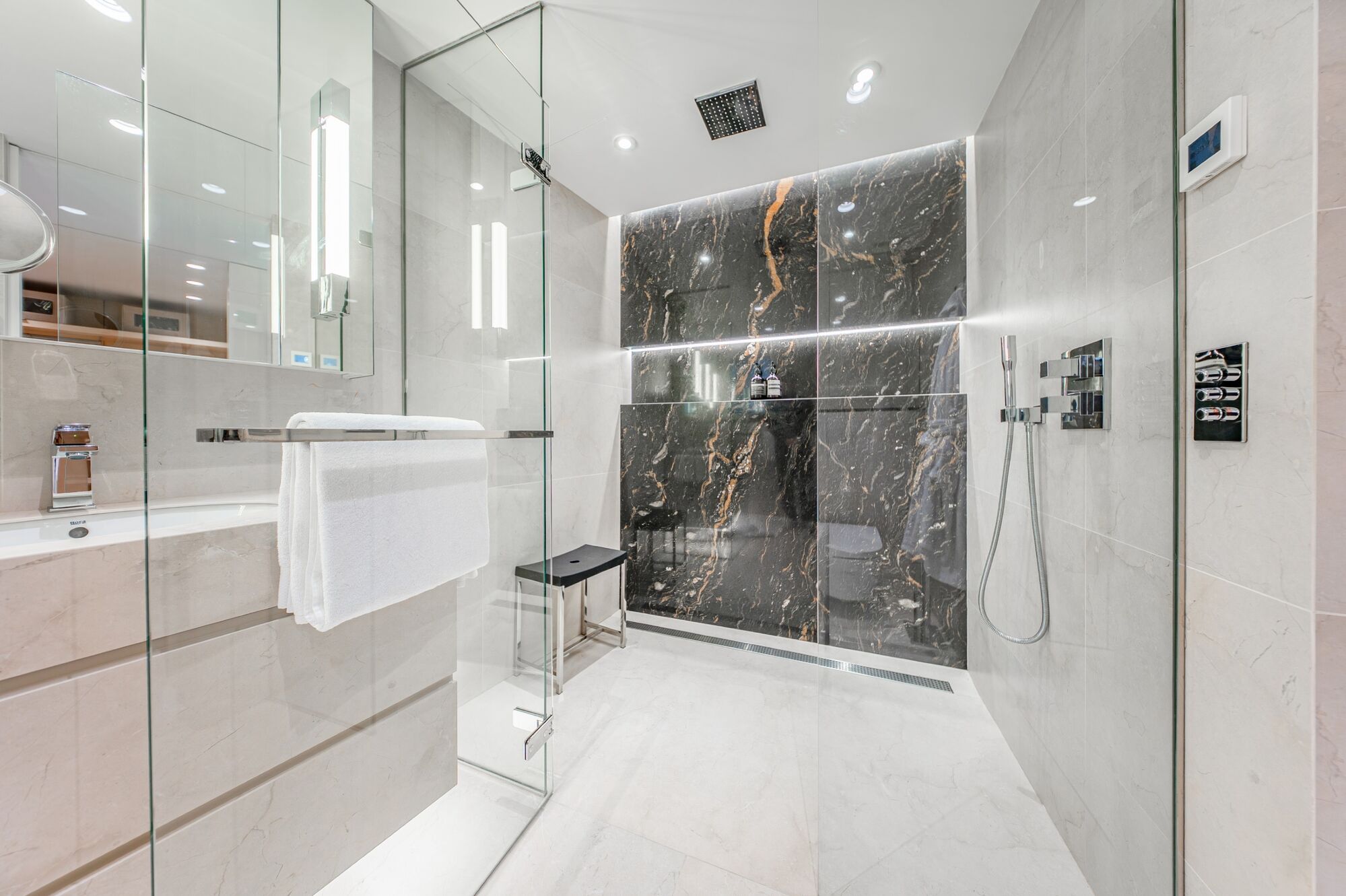 Exclusive renovated property in Eixample Derecho district