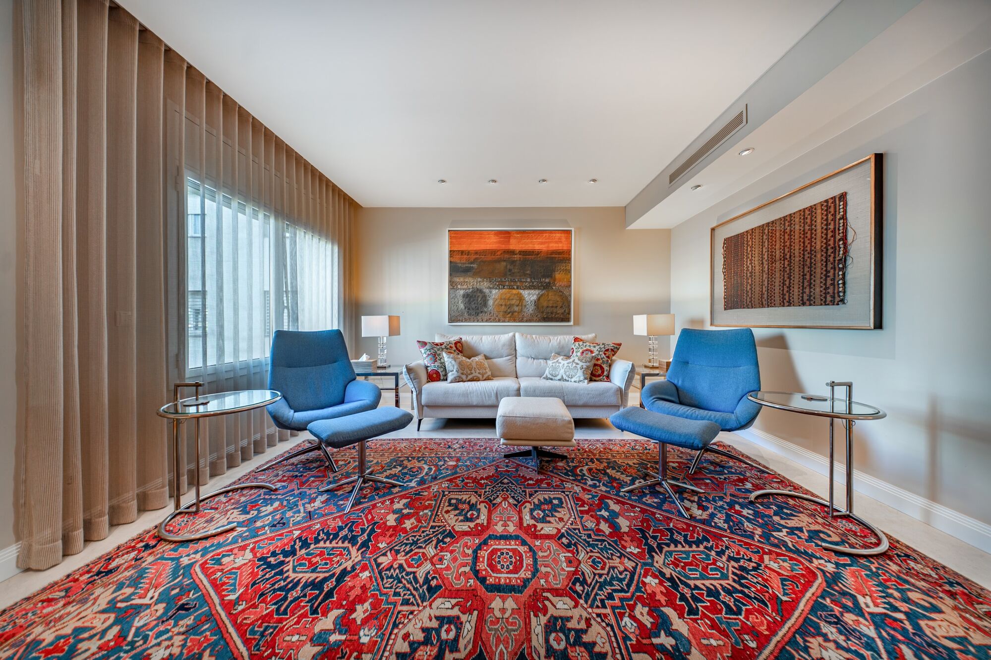 Exclusive renovated property in Eixample Derecho district