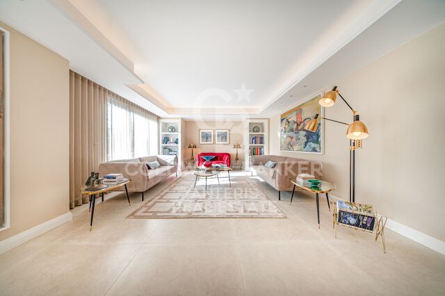 Exclusive renovated property in Eixample Derecho district