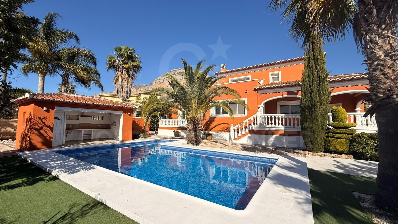 Charmante, geräumige Villa zur Jahresmiete