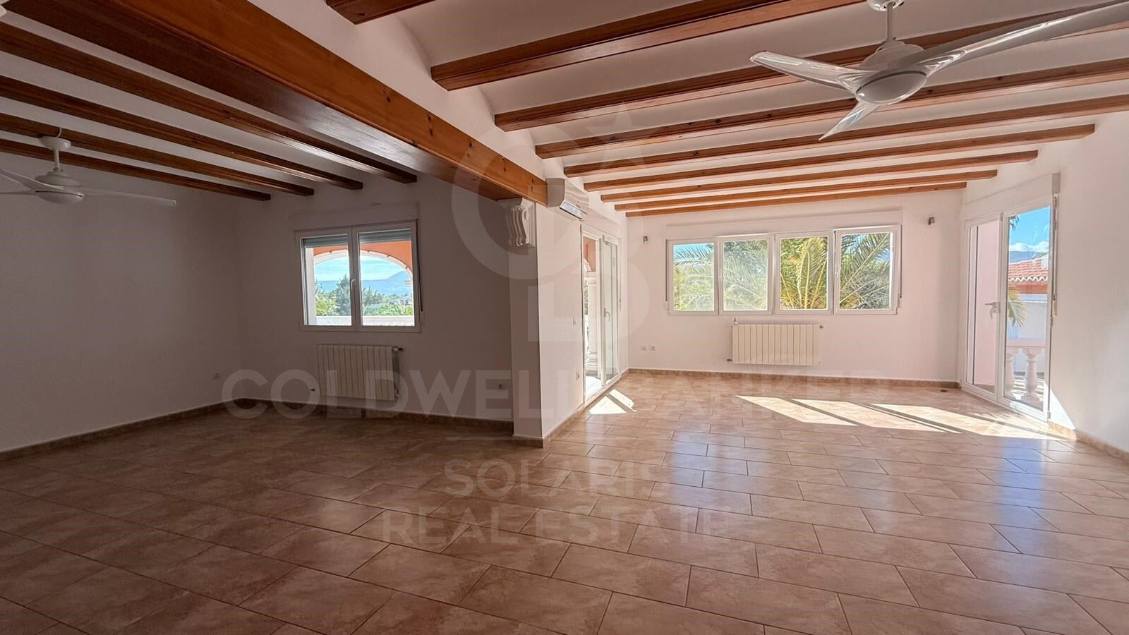 Villa en alquiler anual - Confort y amplitud en Jávea