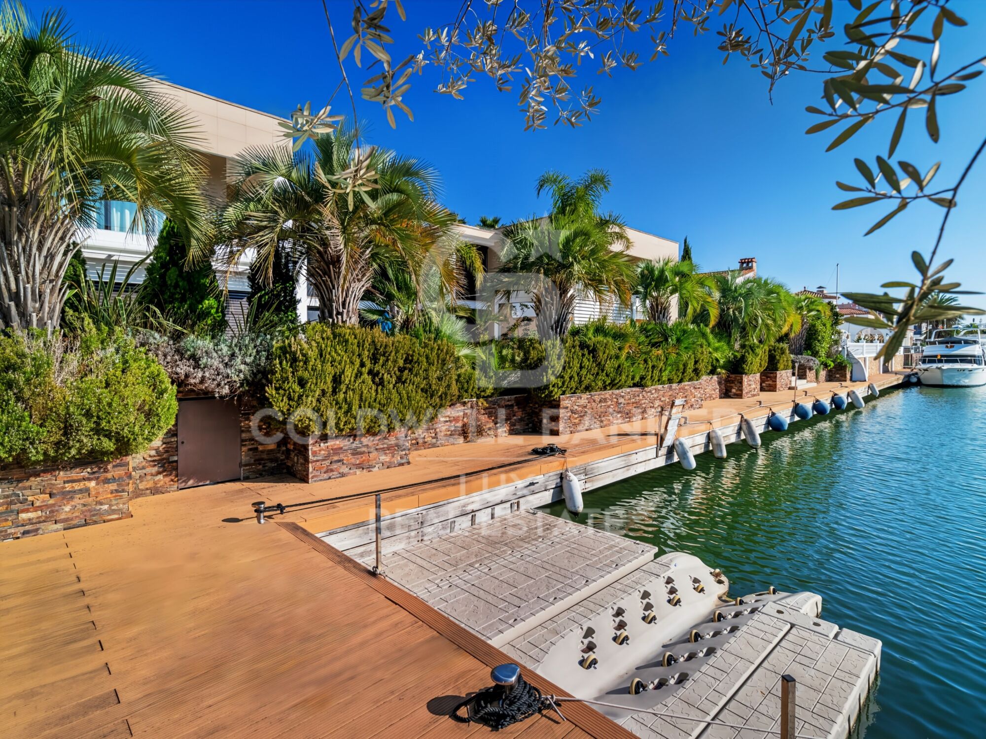 Villa mit 28 m Liegeplatz in Santa Margarita, Roses, Costa Brava