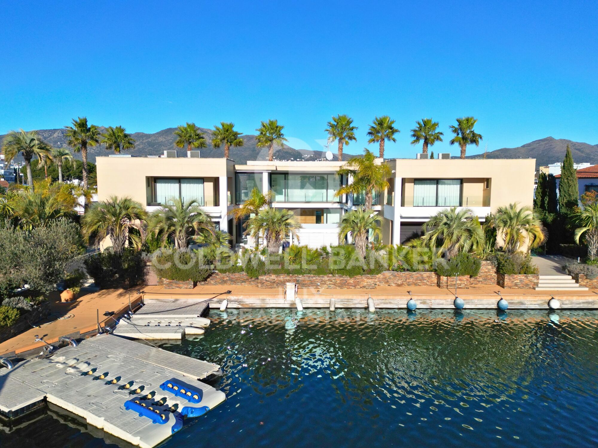 Villa mit 28 m Liegeplatz in Santa Margarita, Roses, Costa Brava