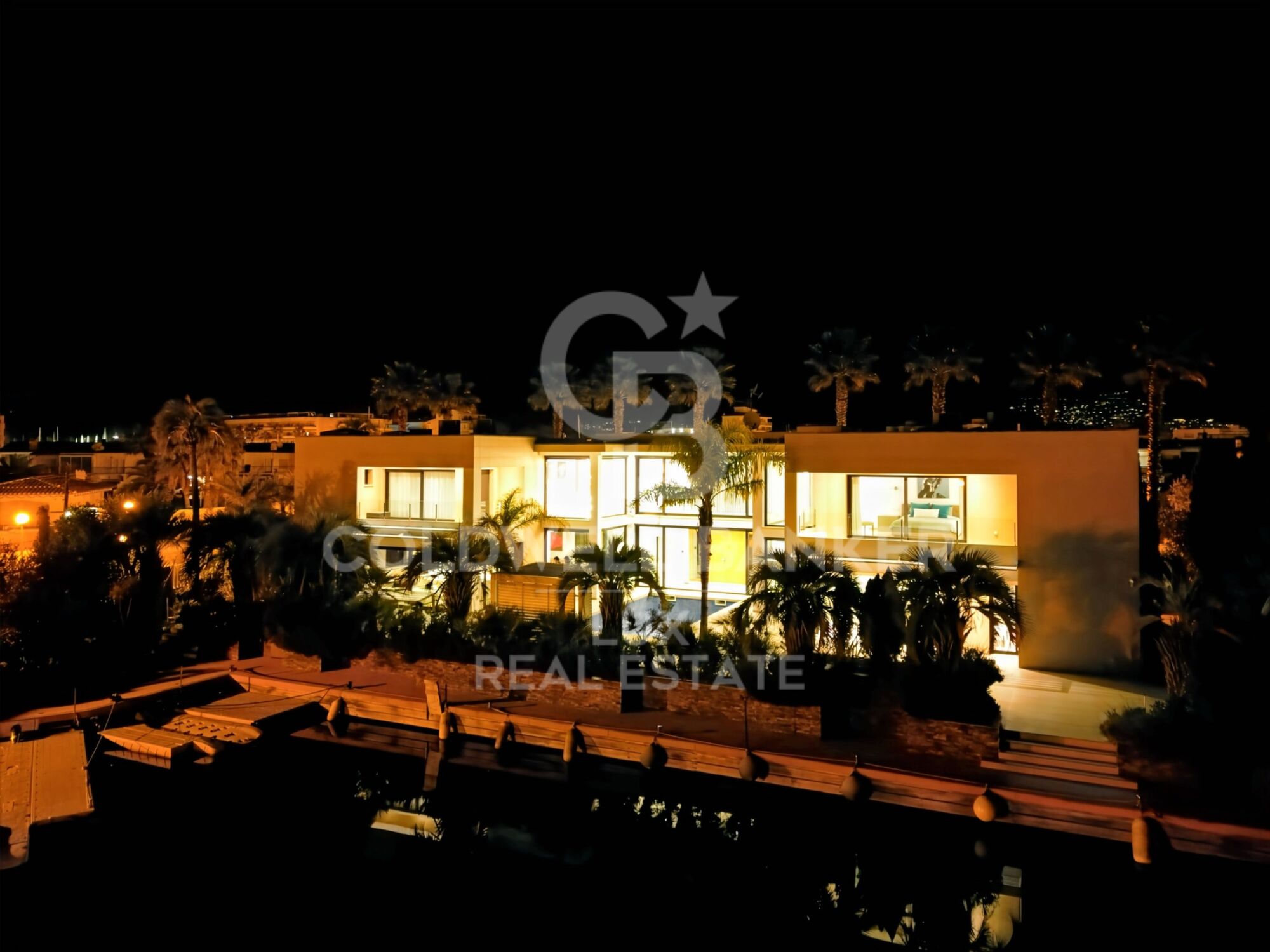 Villa mit 28 m Liegeplatz in Santa Margarita, Roses, Costa Brava