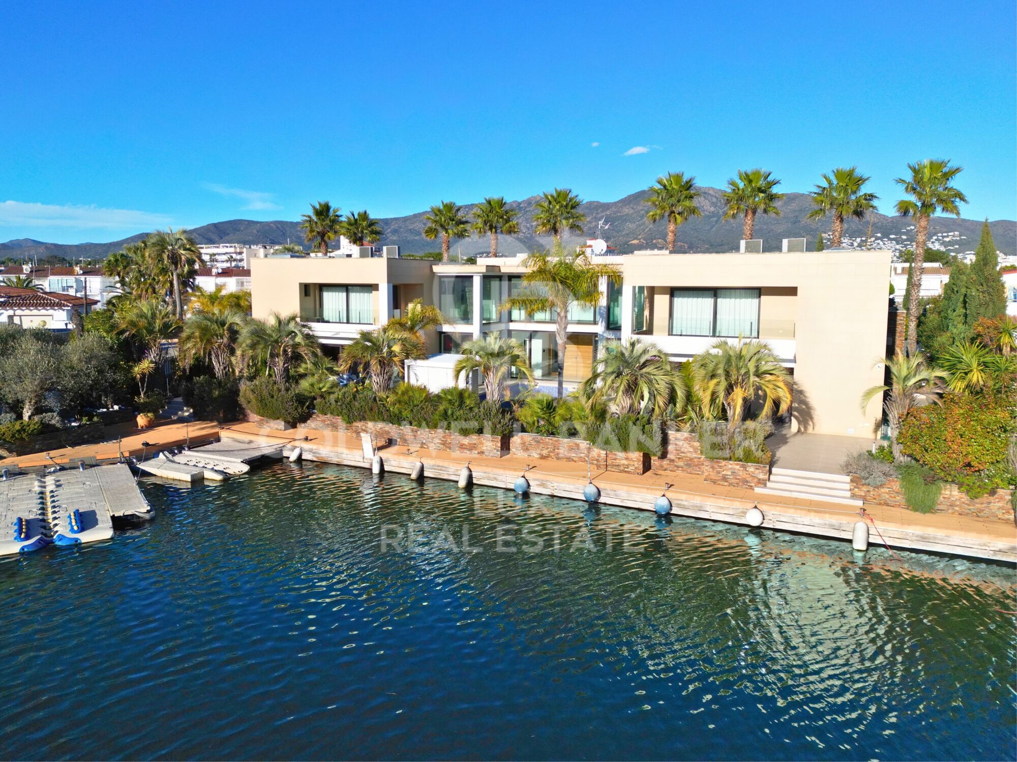 Villa avec amarre de 28 m à Santa Margarita, Roses, Costa Brava