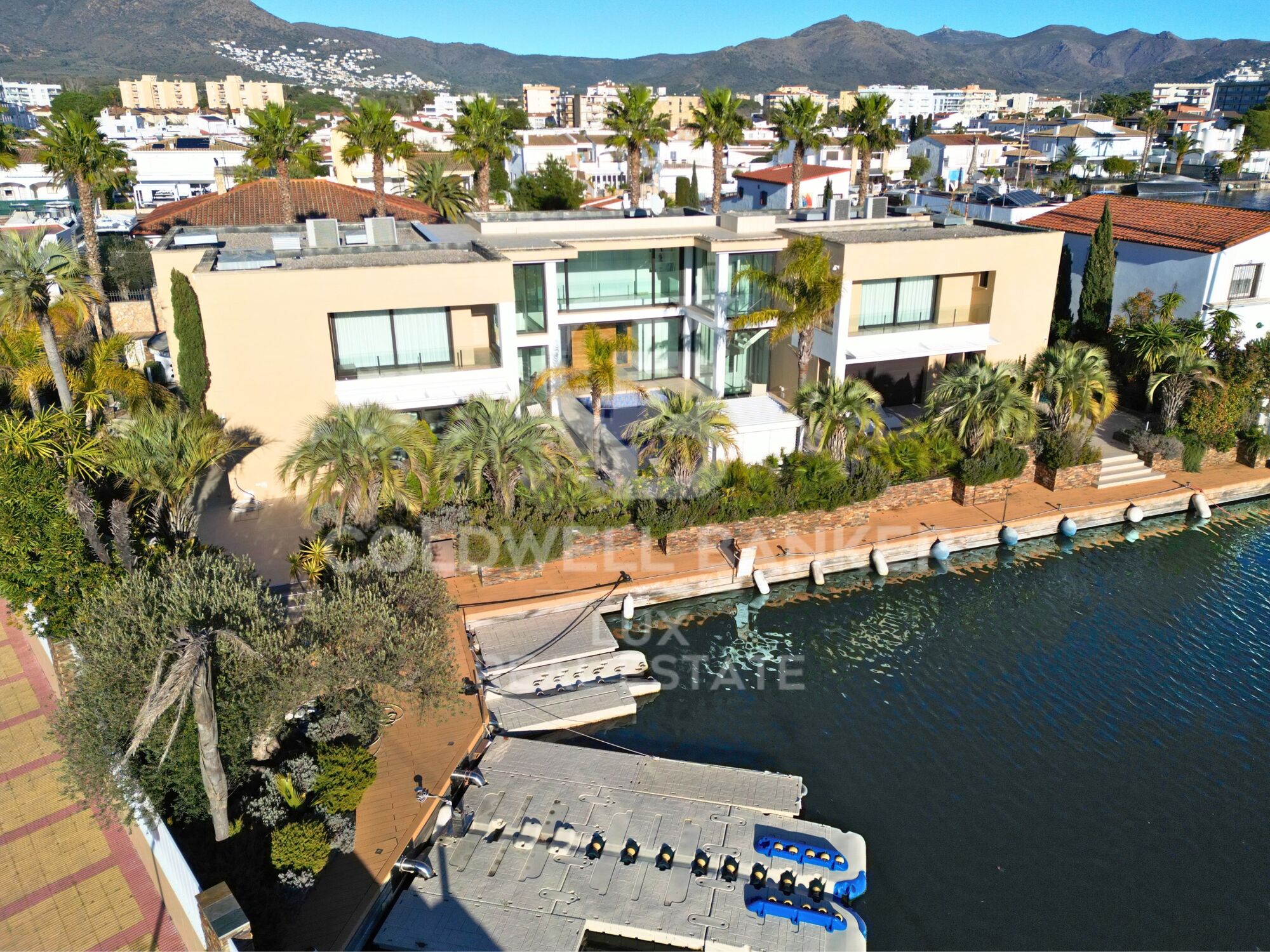Villa mit 28 m Liegeplatz in Santa Margarita, Roses, Costa Brava