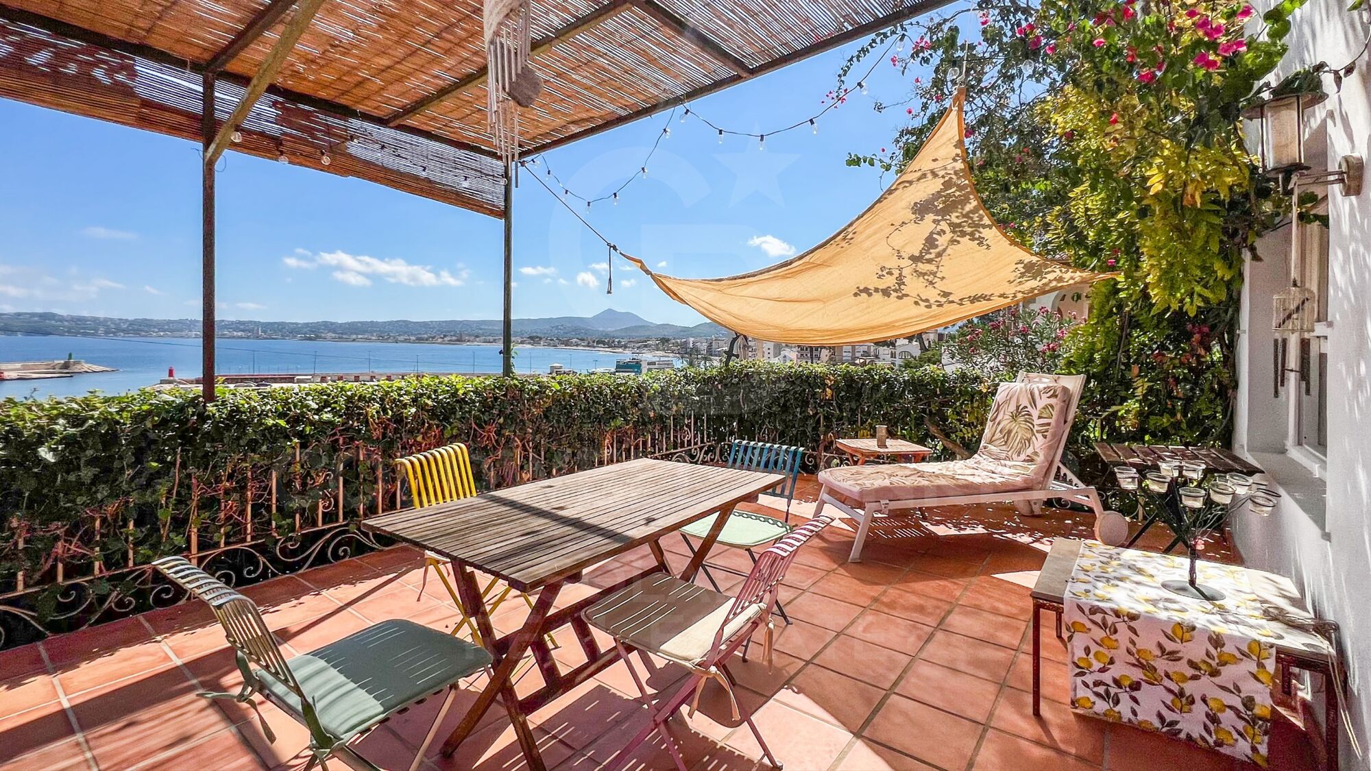 Découvrez la Méditerranée : villa exclusive en bord de mer du port de Jávéa