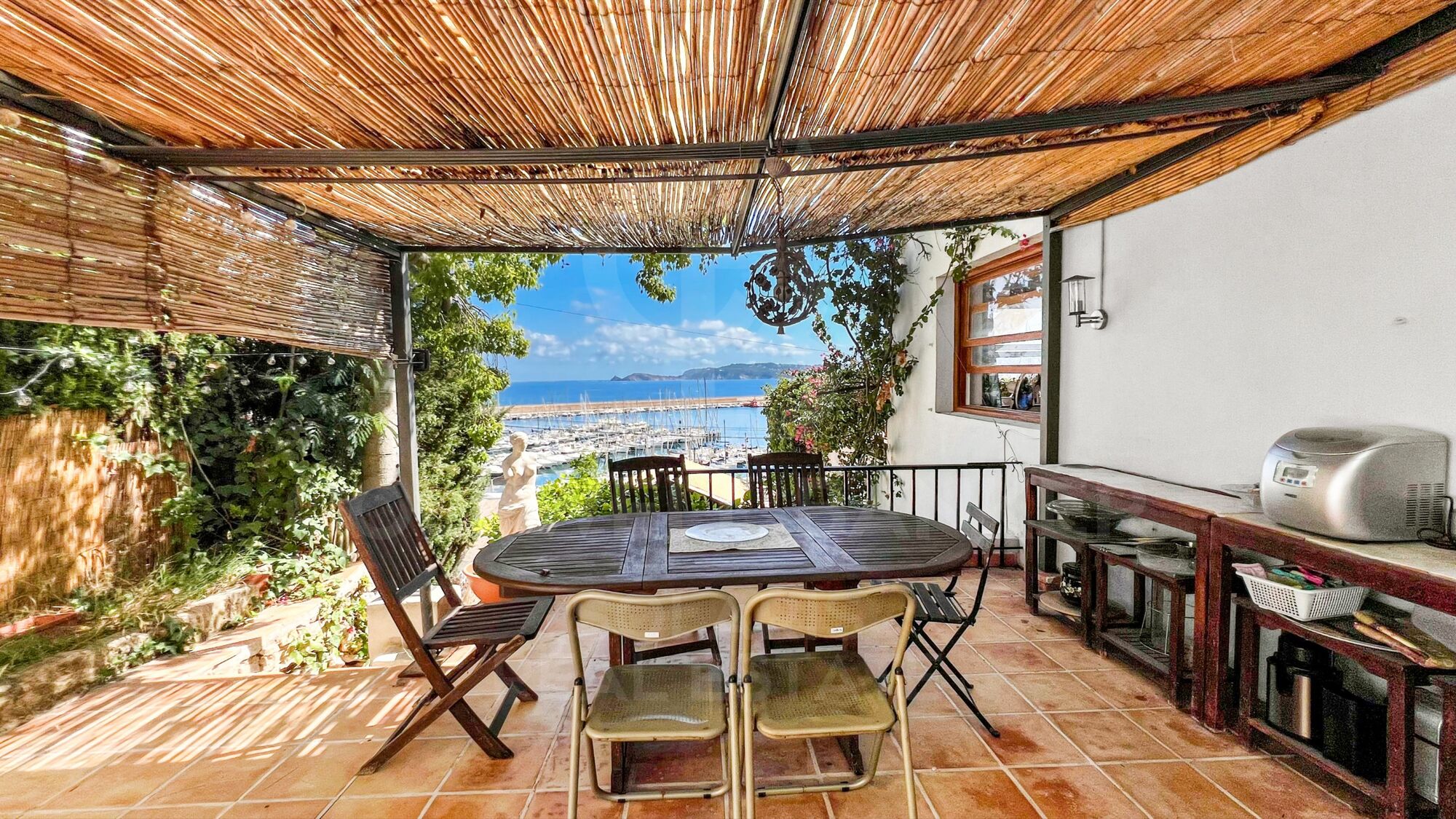 Erleben Sie das Mittelmeer: exklusive Villa an der Uferpromenade des Hafens von Jávea