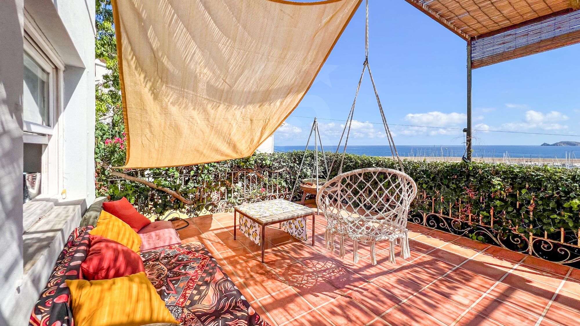 Erleben Sie das Mittelmeer: exklusive Villa an der Uferpromenade des Hafens von Jávea