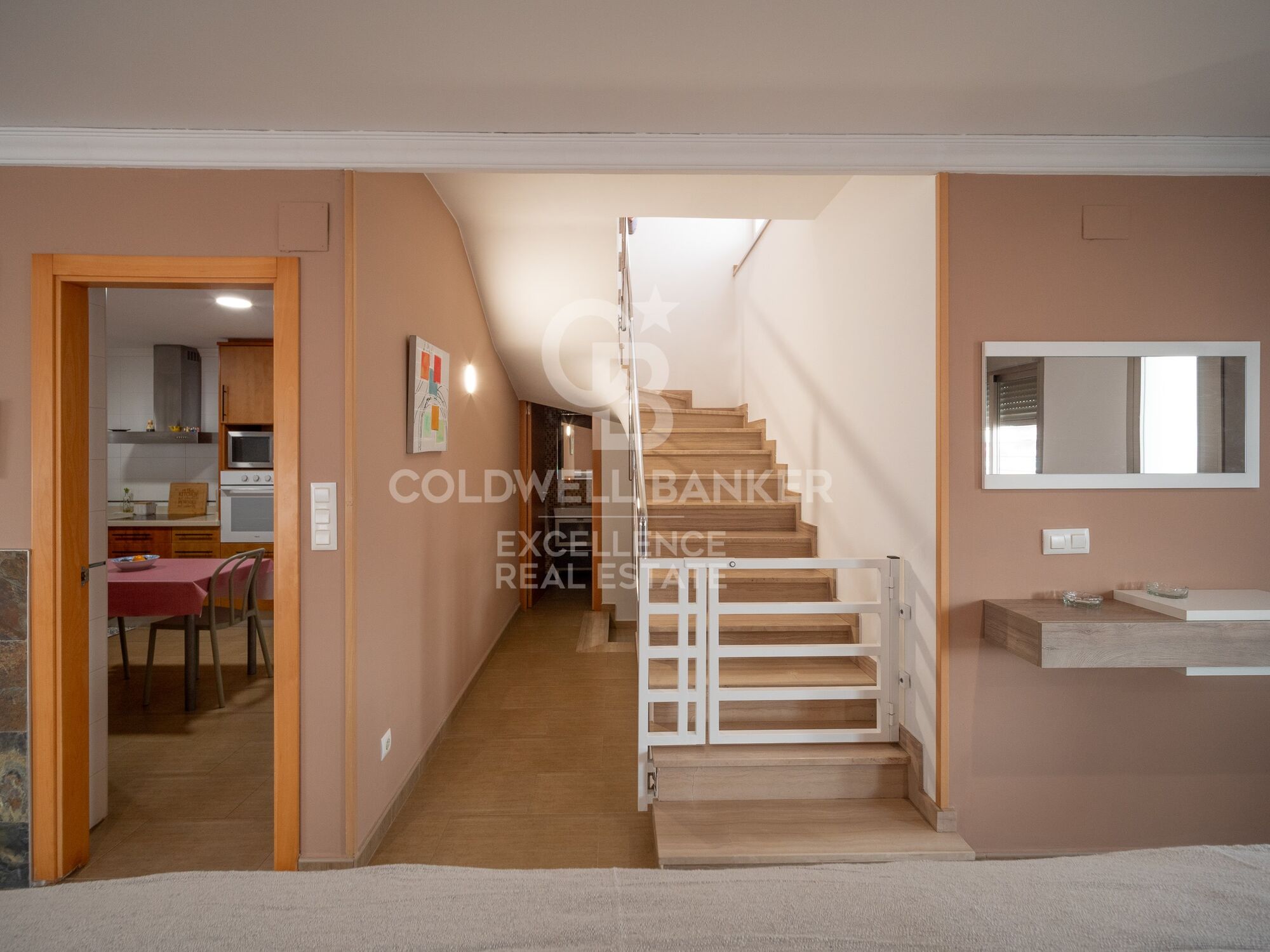 Chalet exclusivo con piscina a 50 m del mar en Avenida Bancals, Oliva