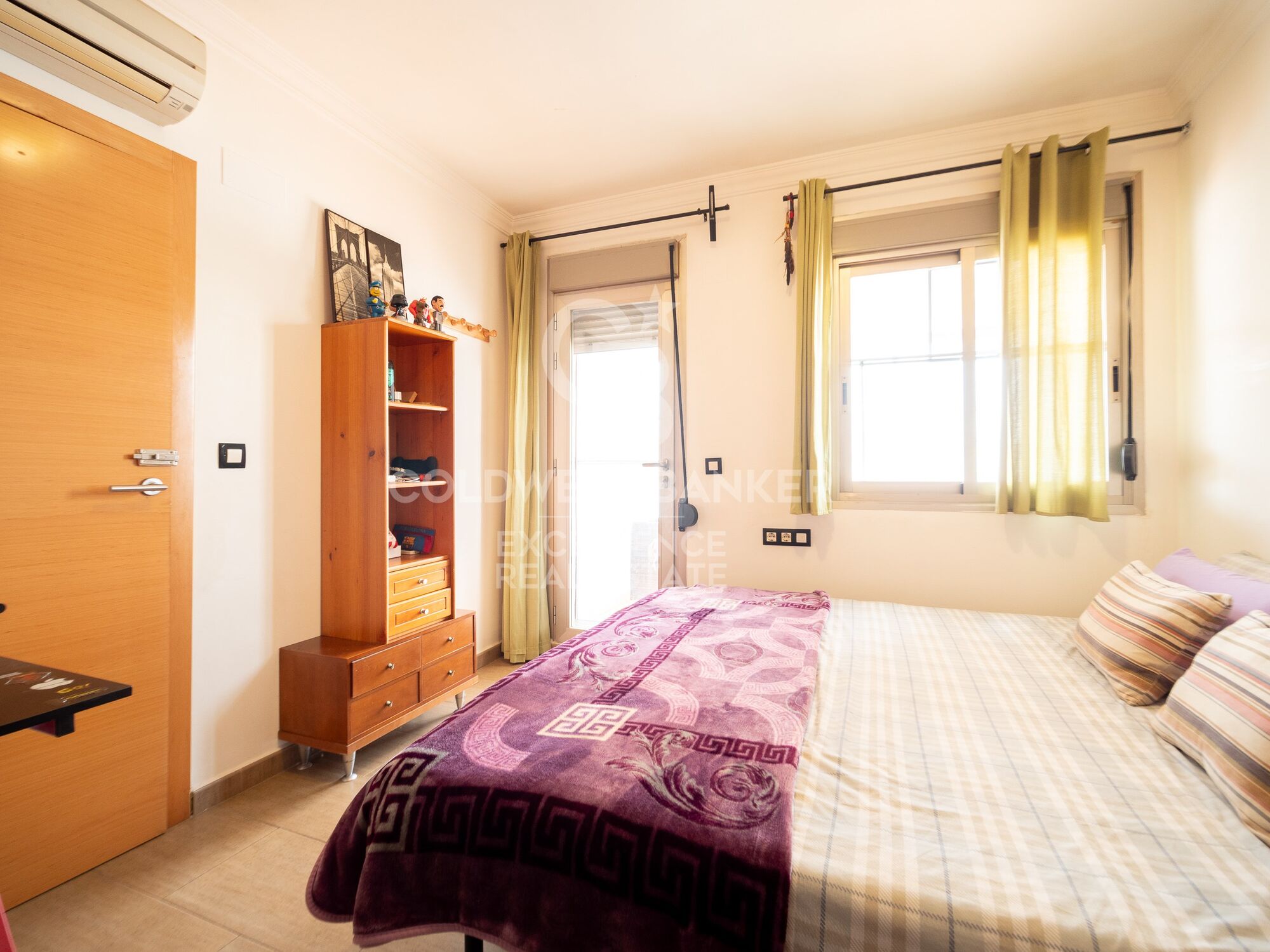 Chalet exclusivo con piscina a 50 m del mar en Avenida Bancals, Oliva